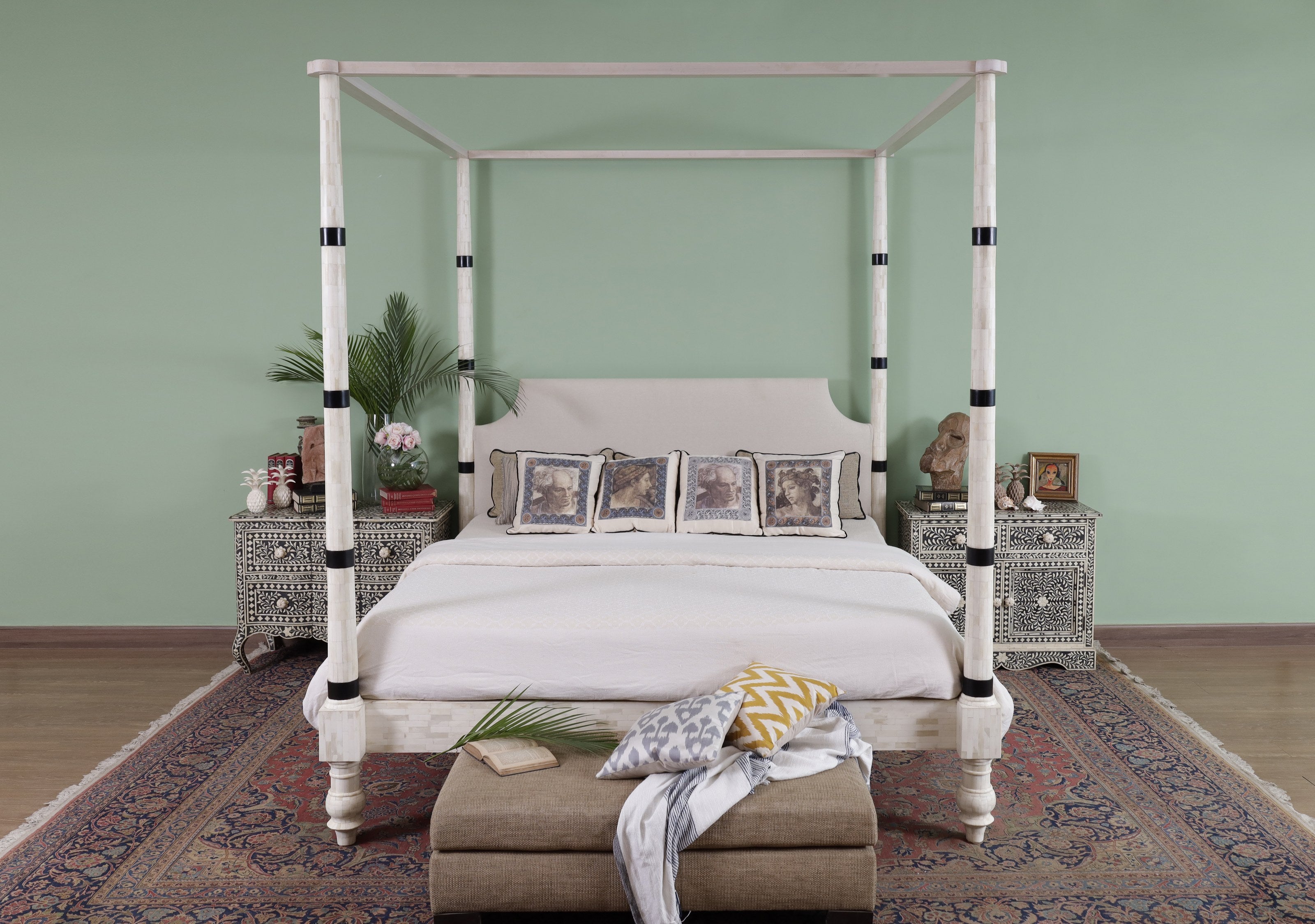 Kalvin Inlaid Poster Bed