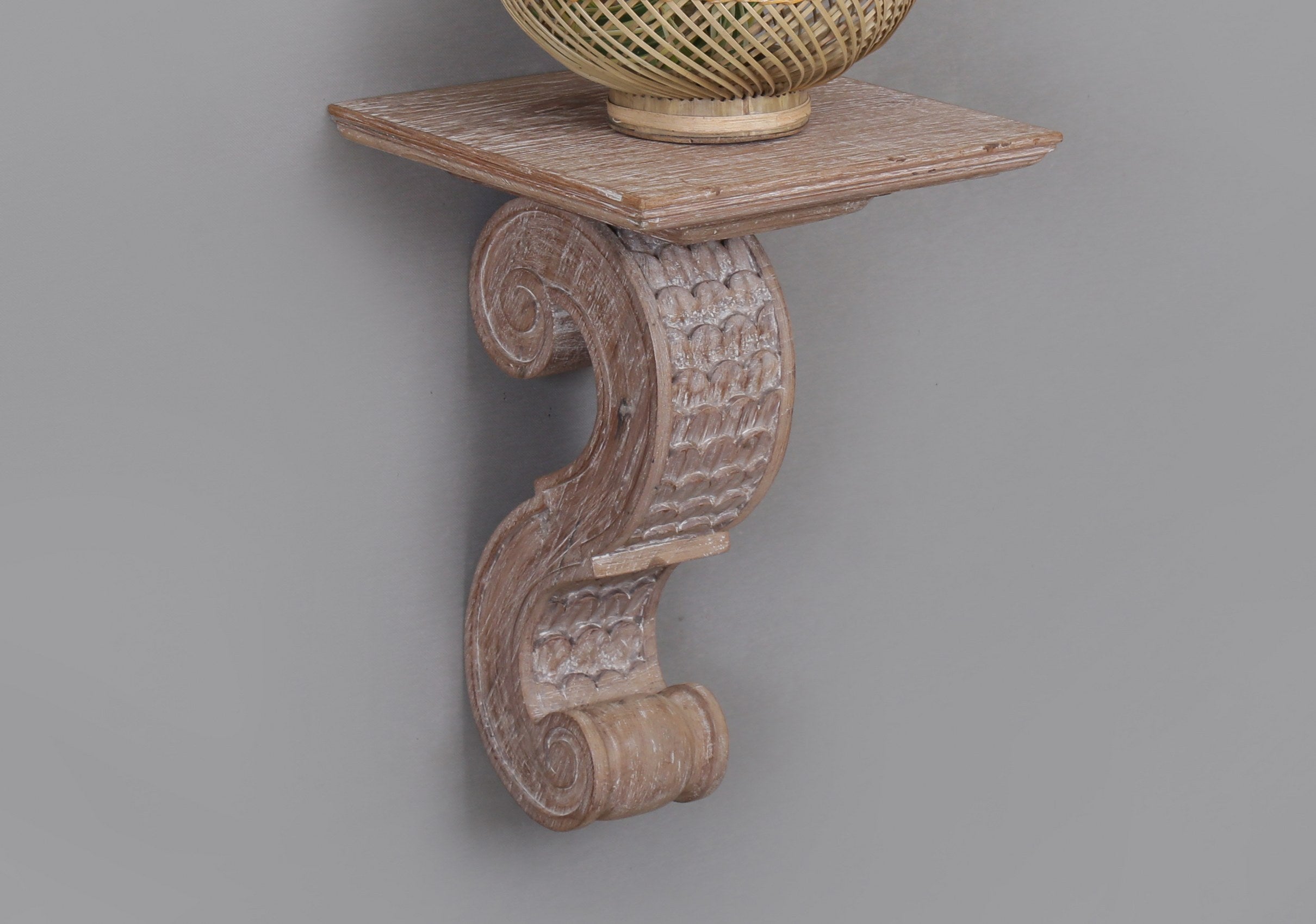 Francesco Fish Scale Bracket