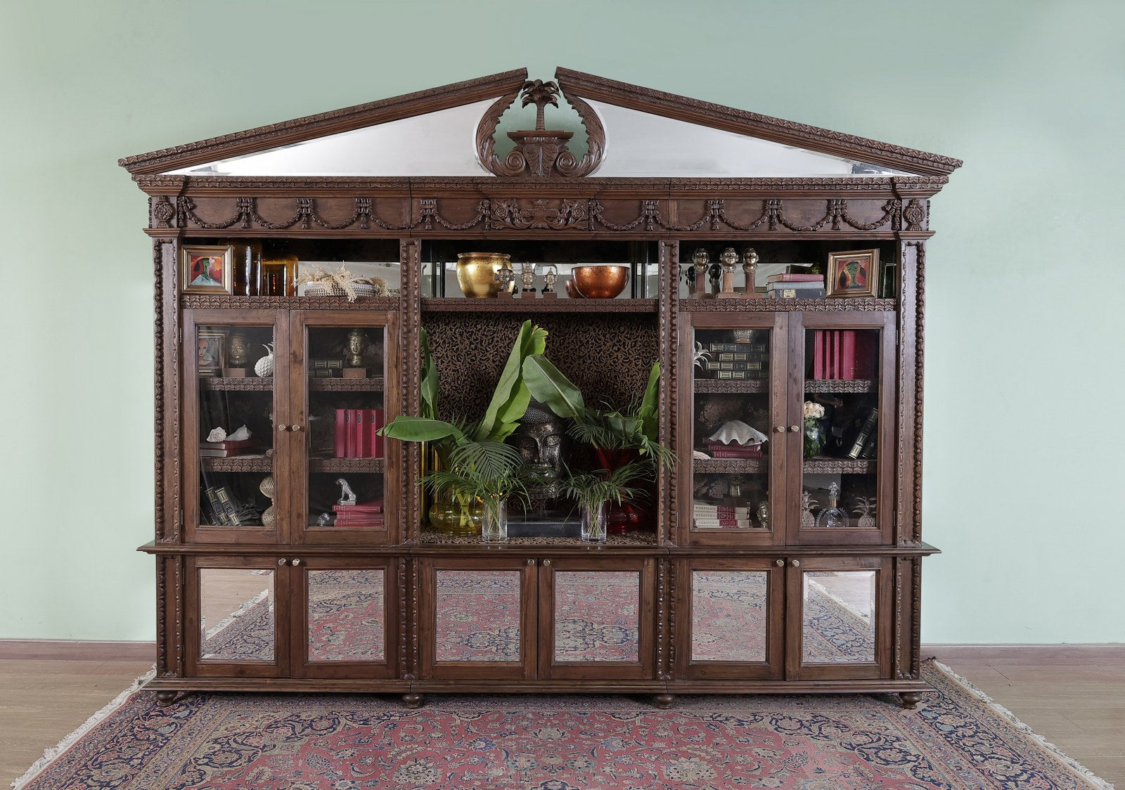 Dauphin Cabinet