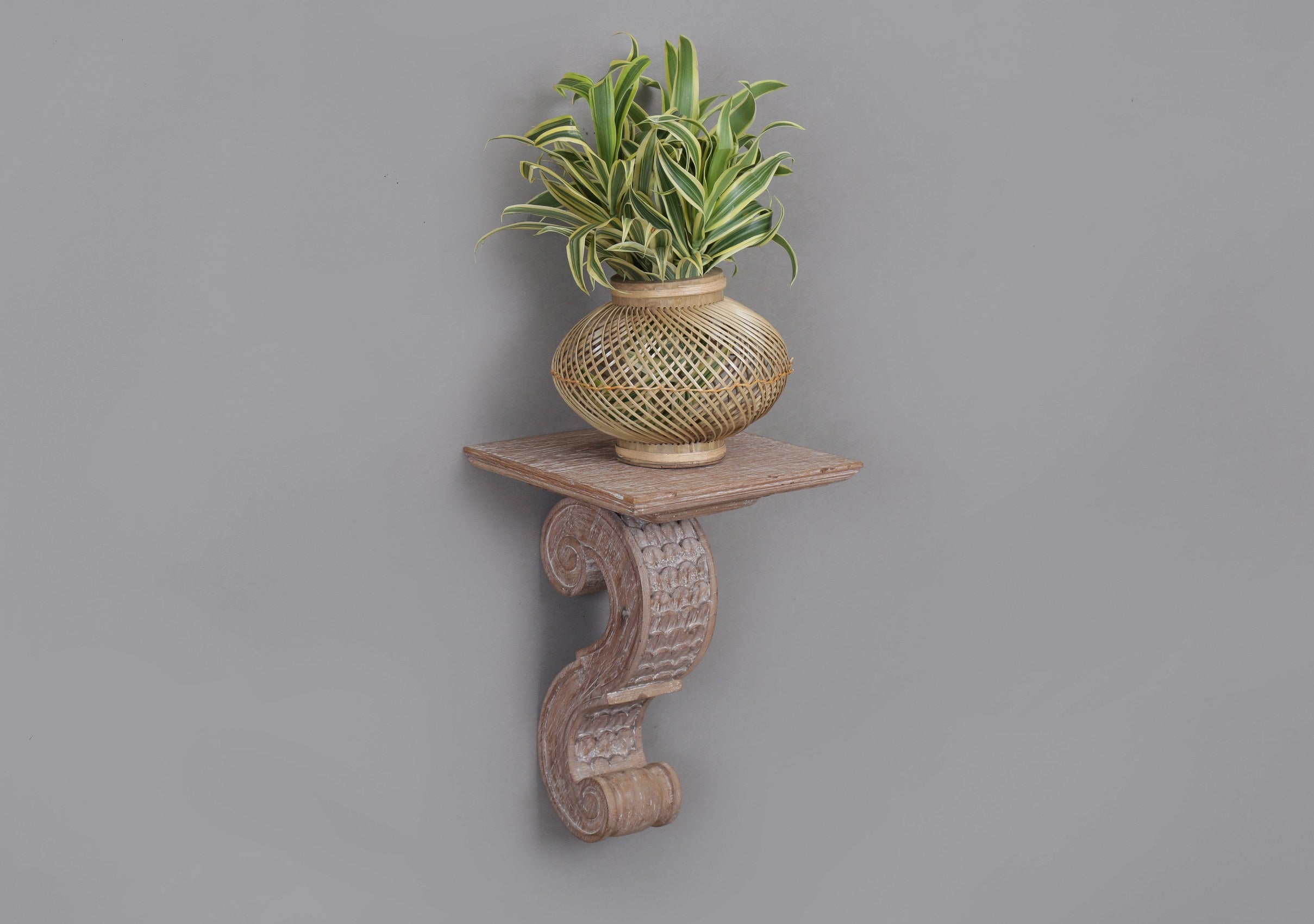 Francesco Fish Scale Bracket