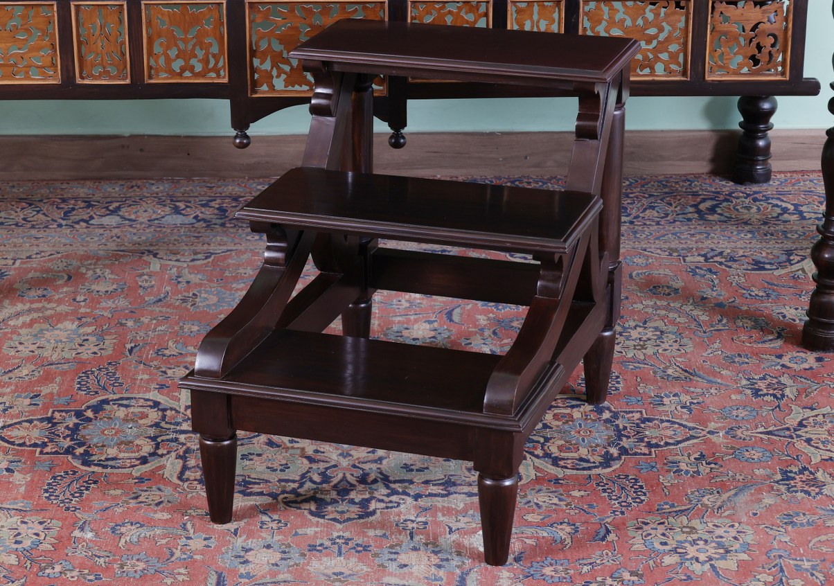 Hendrik Step Stool