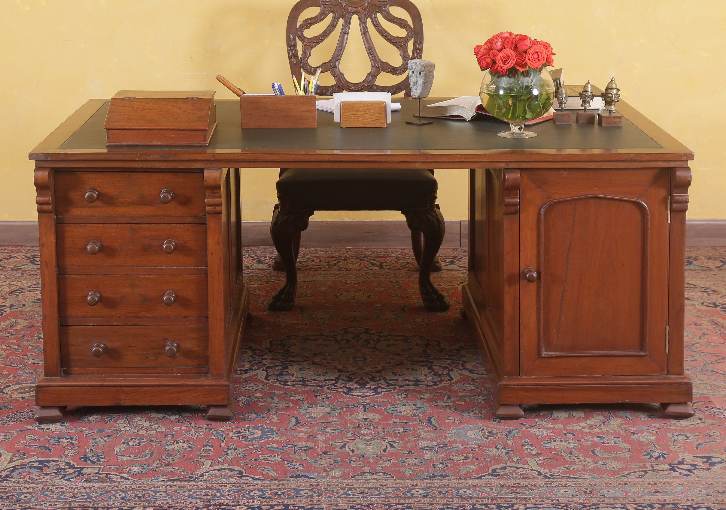 Bailey Partners Desk