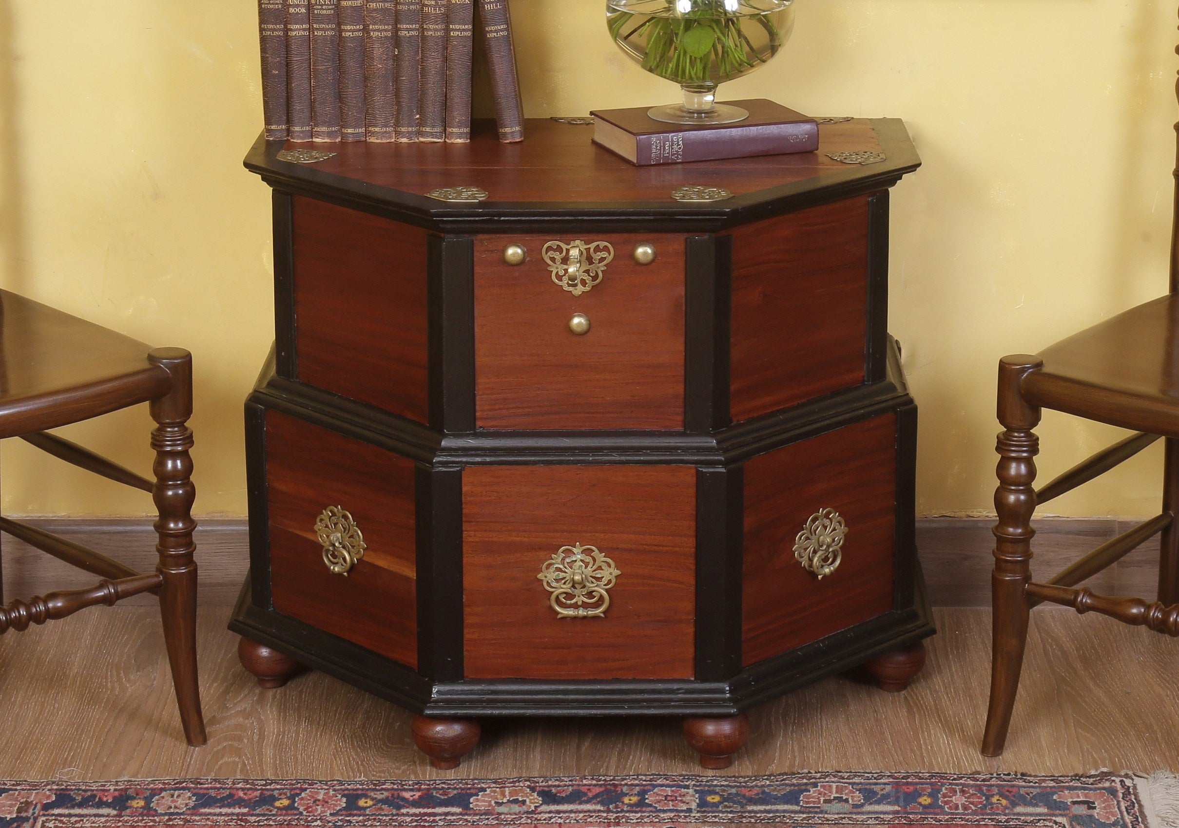 Galle Chest