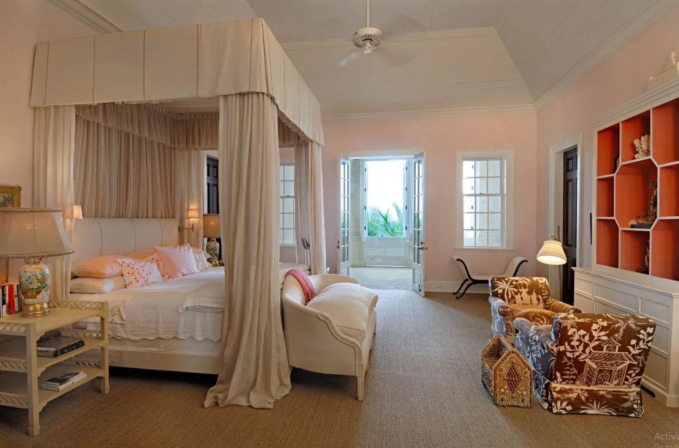 Sophistication meets Home at this Residence in Nassau, Bahamas
