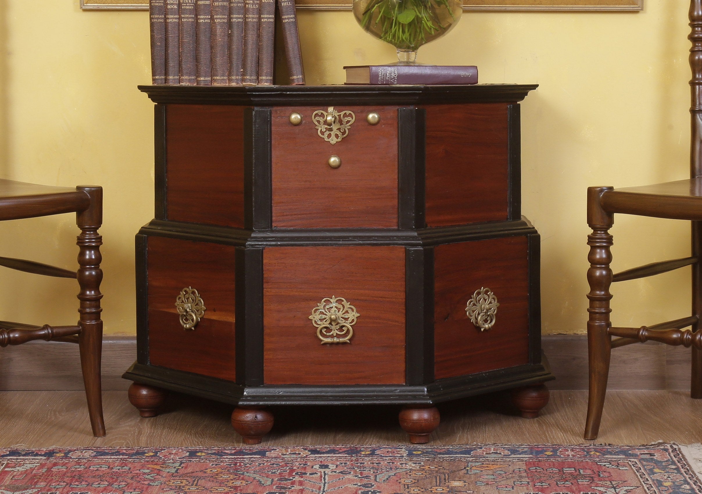 Galle Chest