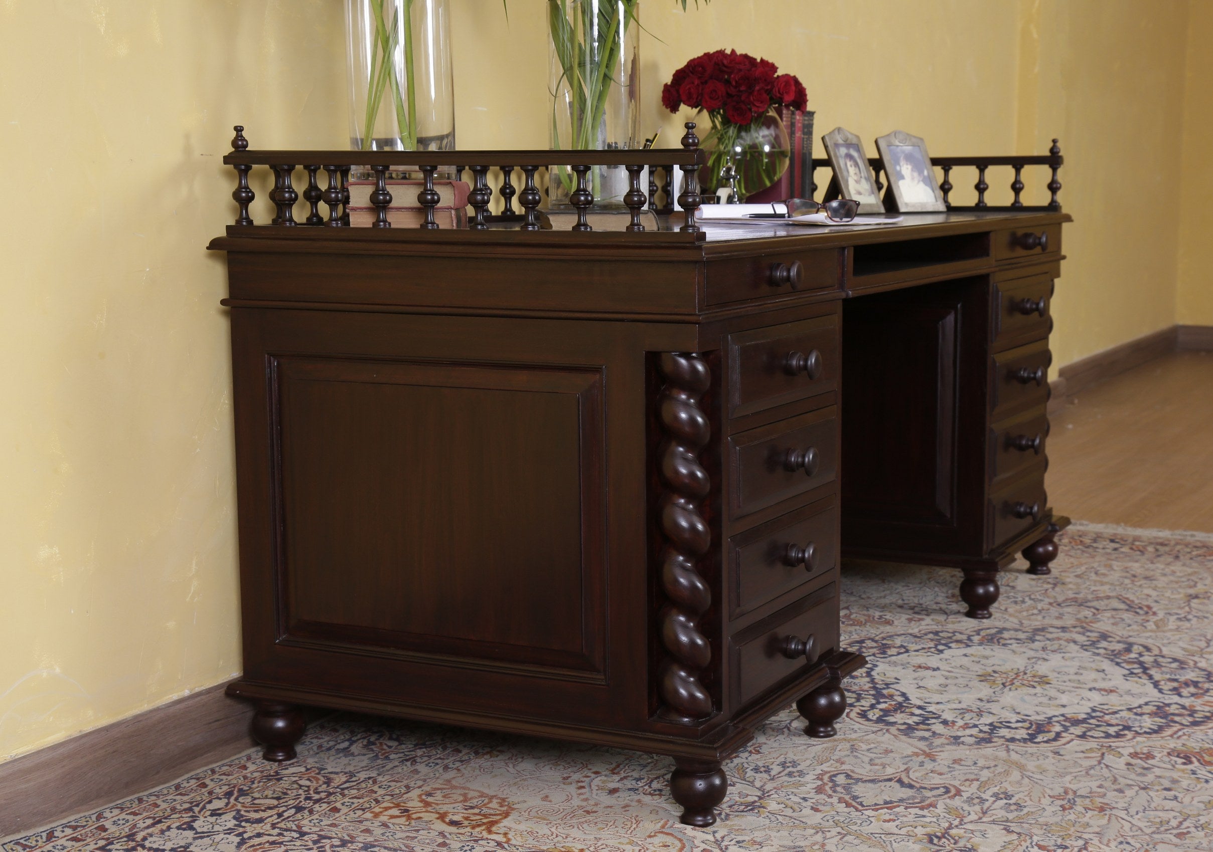 Dennis Gallery Desk