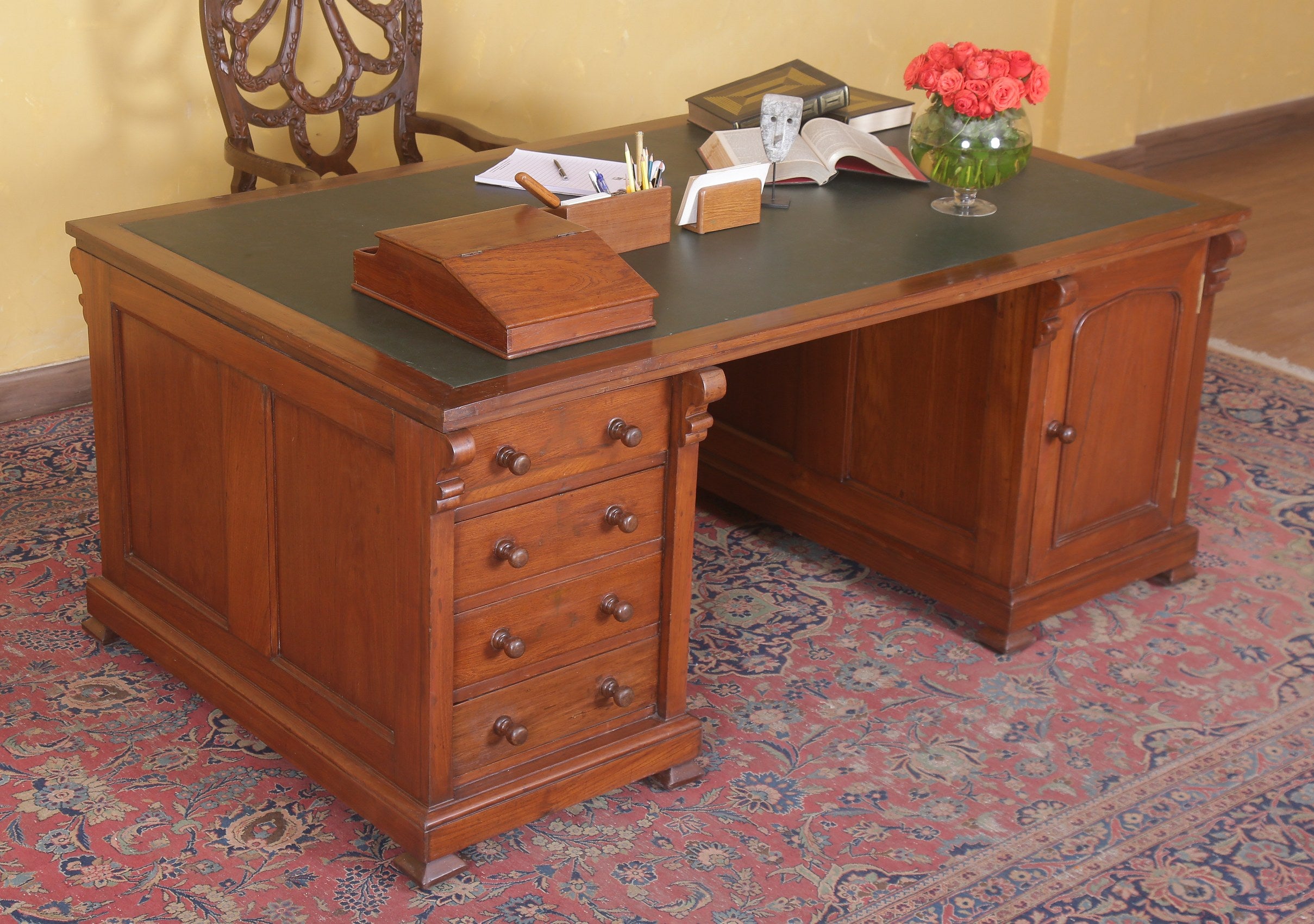 Bailey Partners Desk