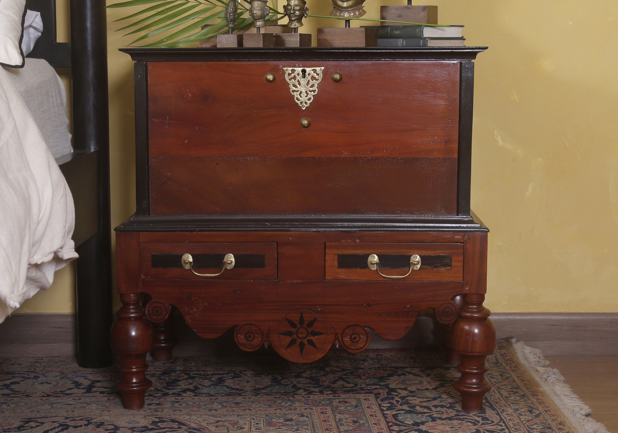 Vans Best Antique Nightstand