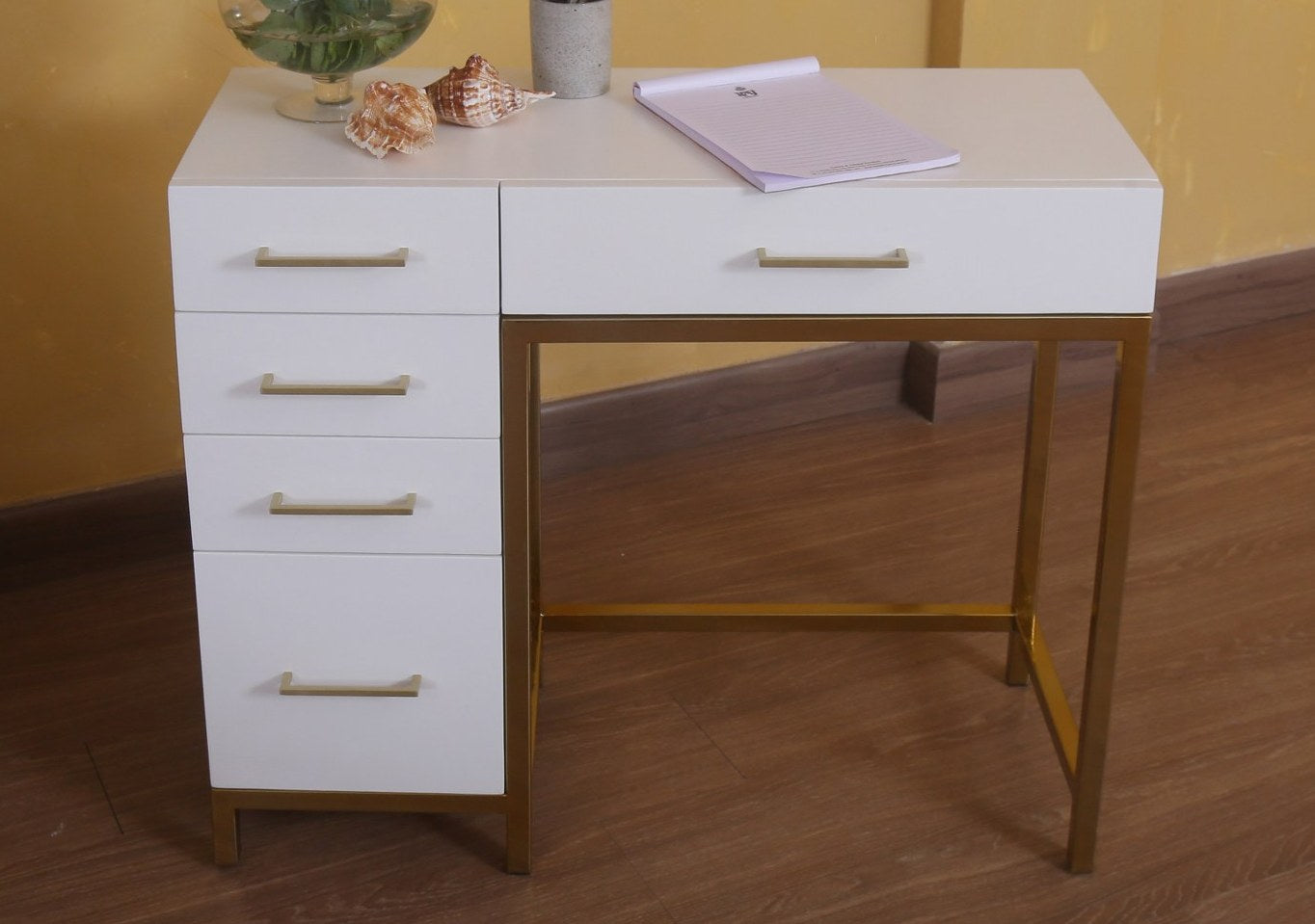 Nathan Desk