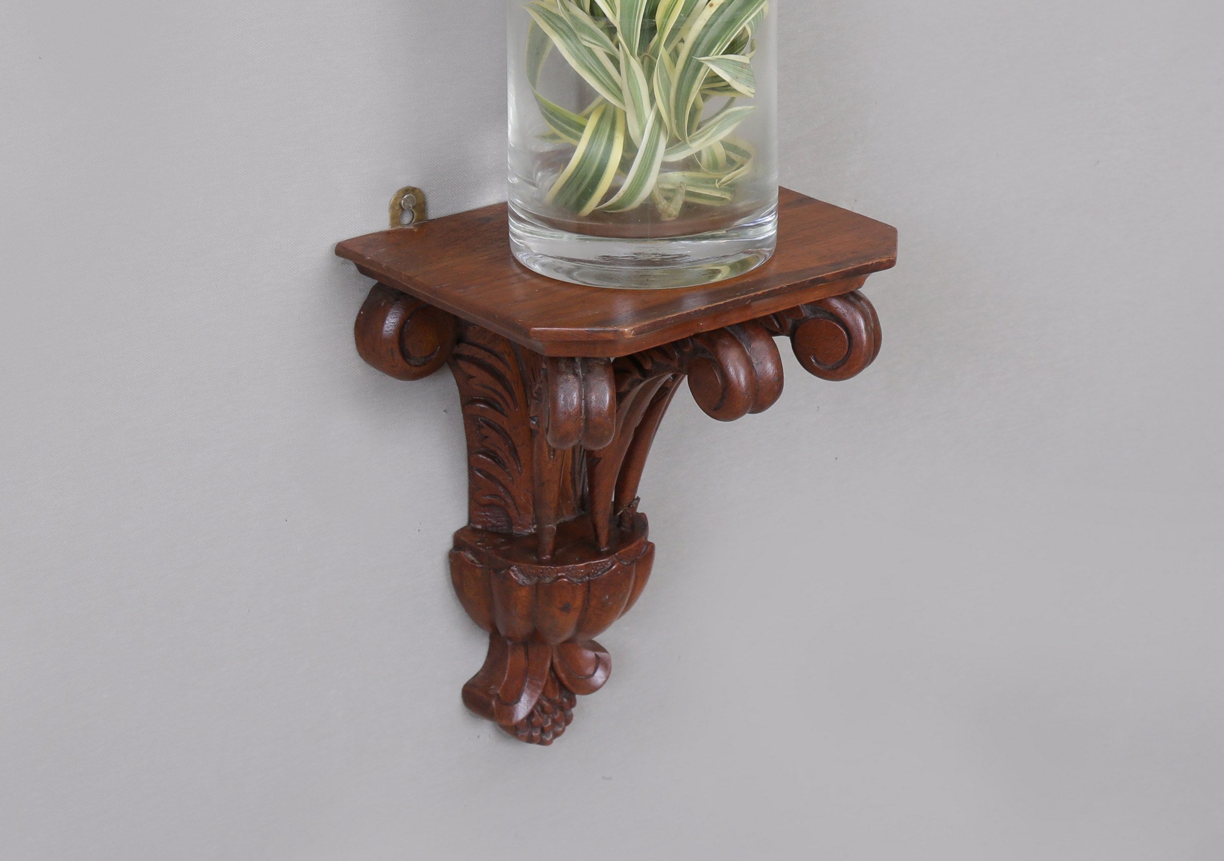 Gabriel Fleur-de-lis Bracket