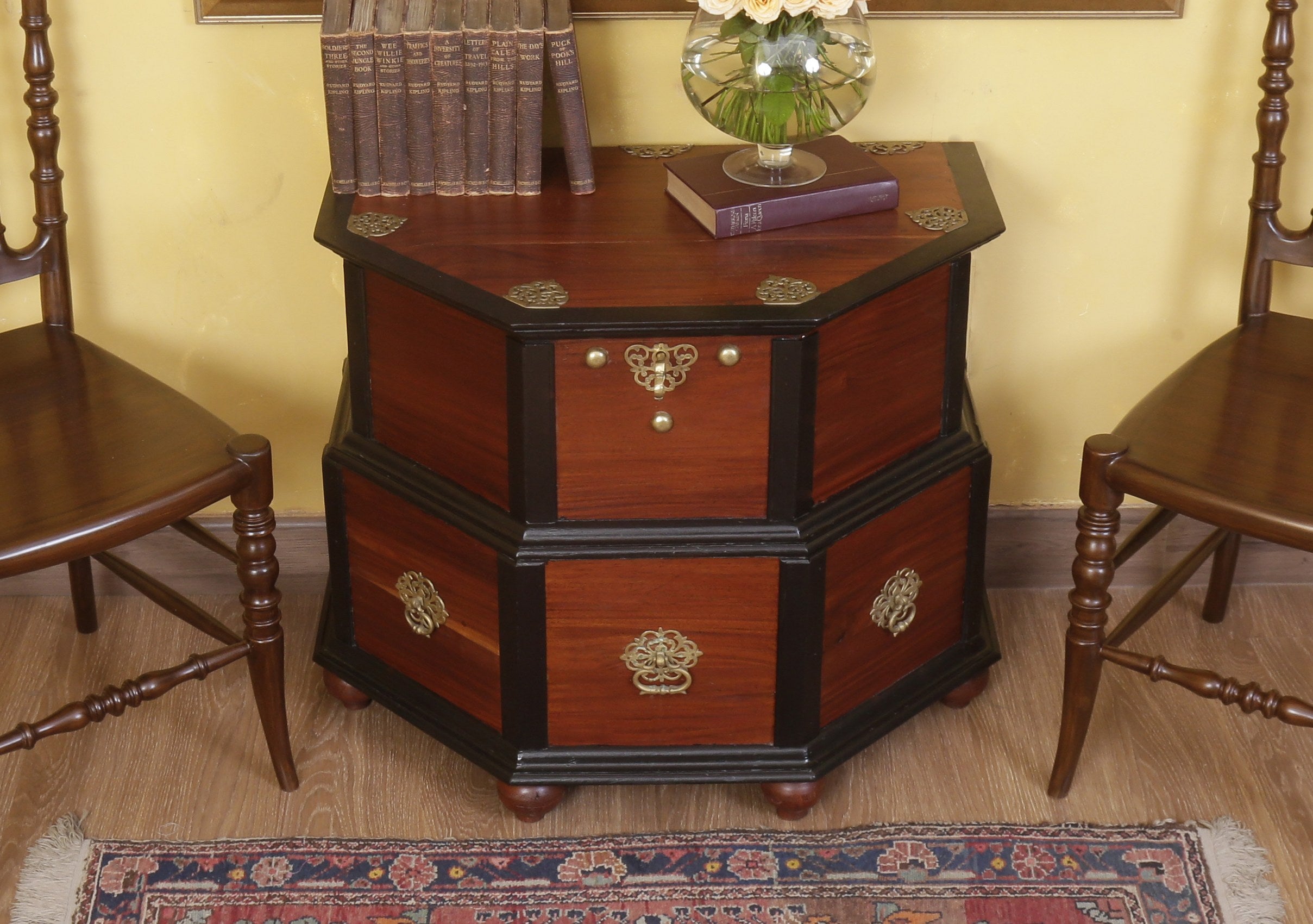 Galle Chest