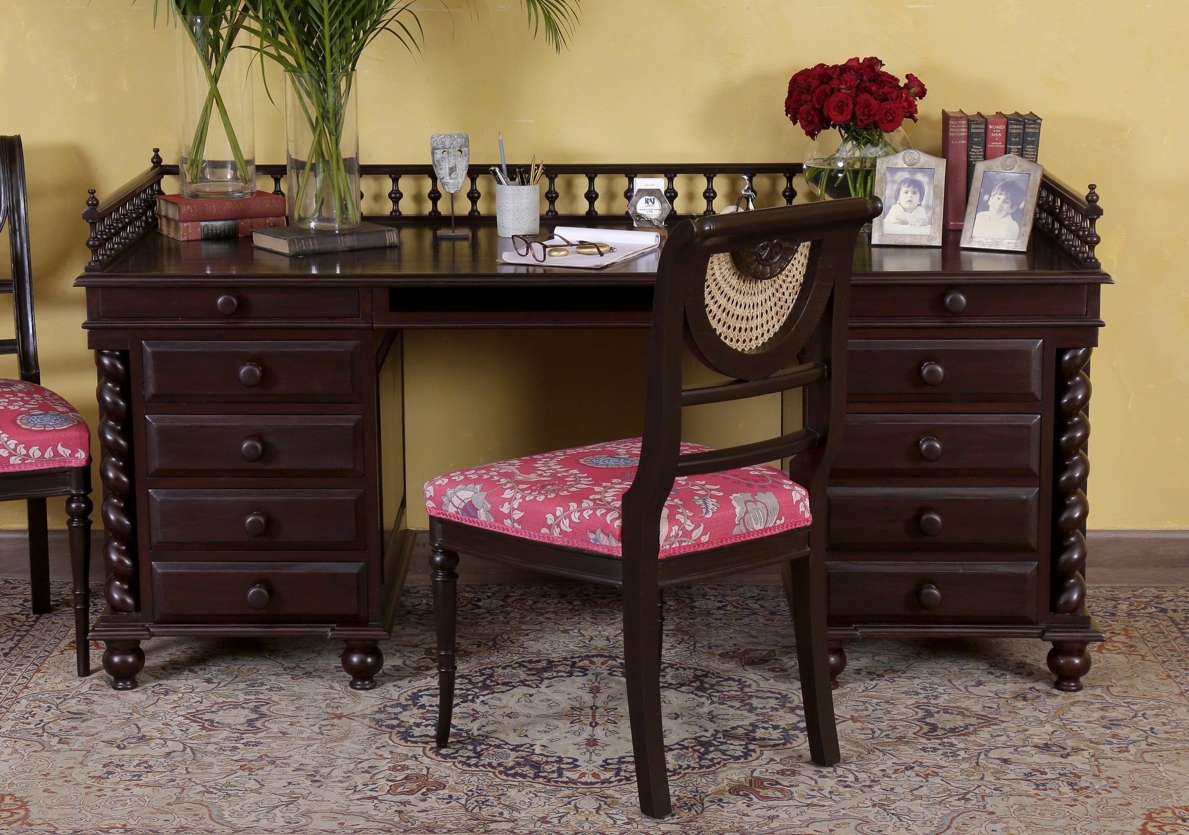 Dennis Gallery Desk