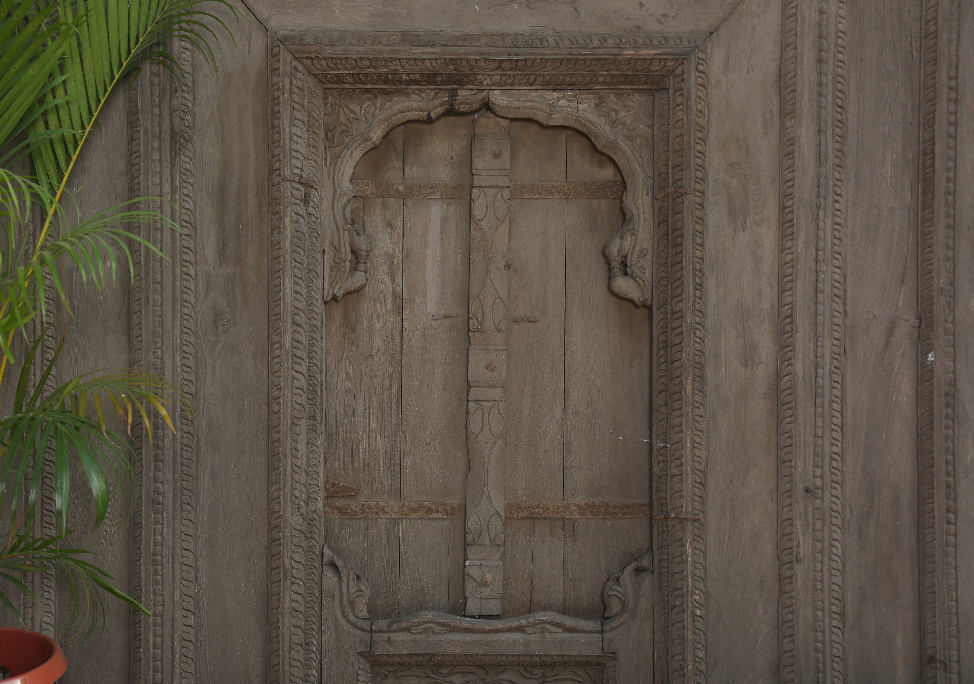 Varenne Antique Jharokha