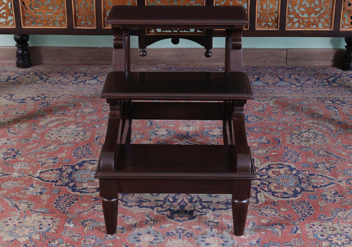 Hendrik Step Stool