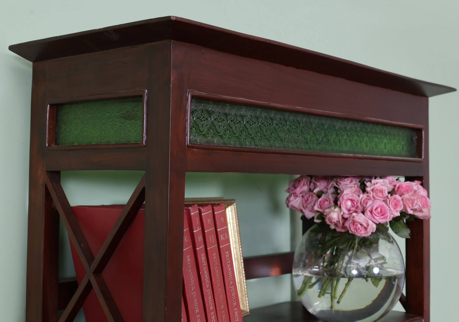 Romulo Open Bookshelf