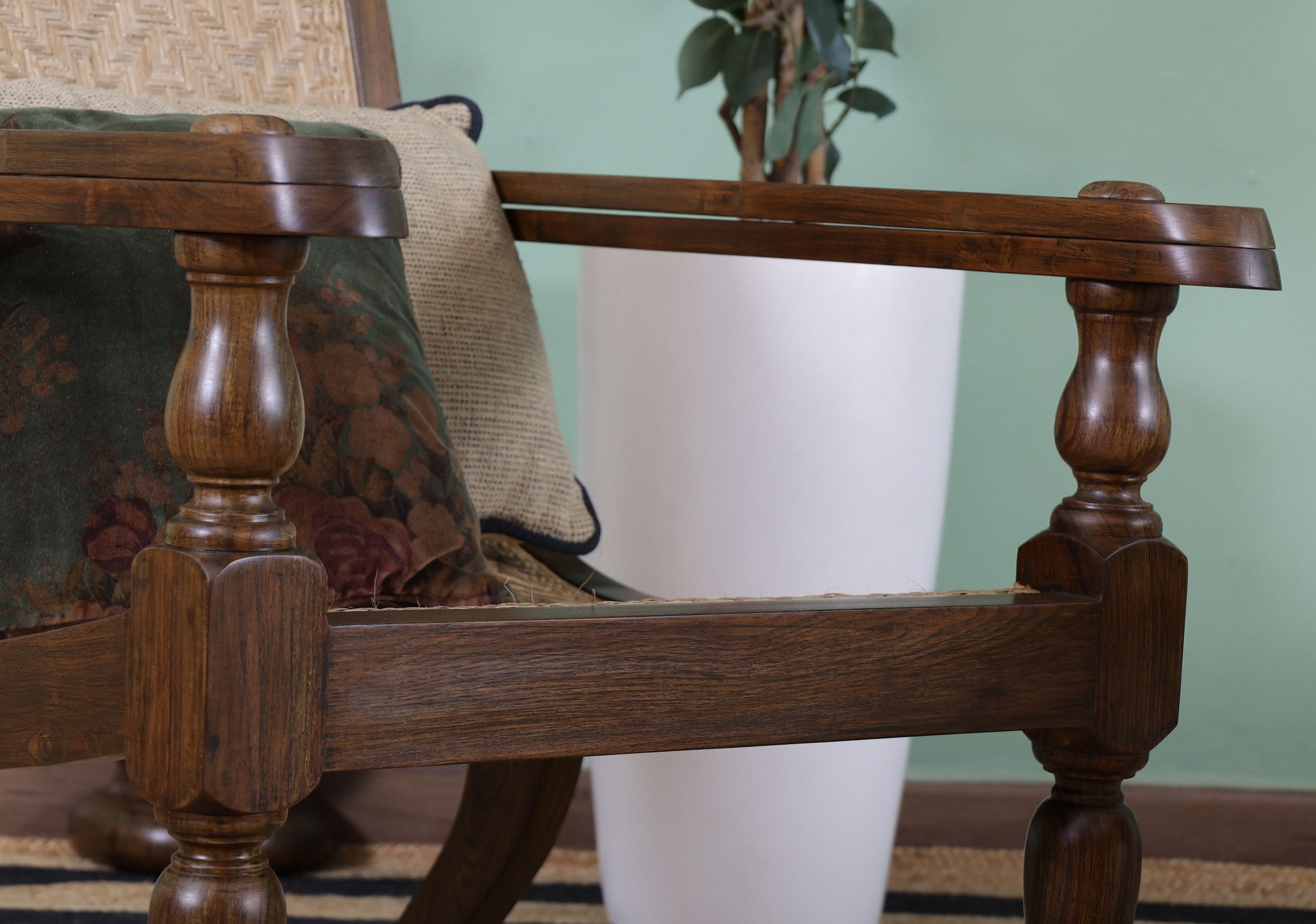 Logan Planters Chair