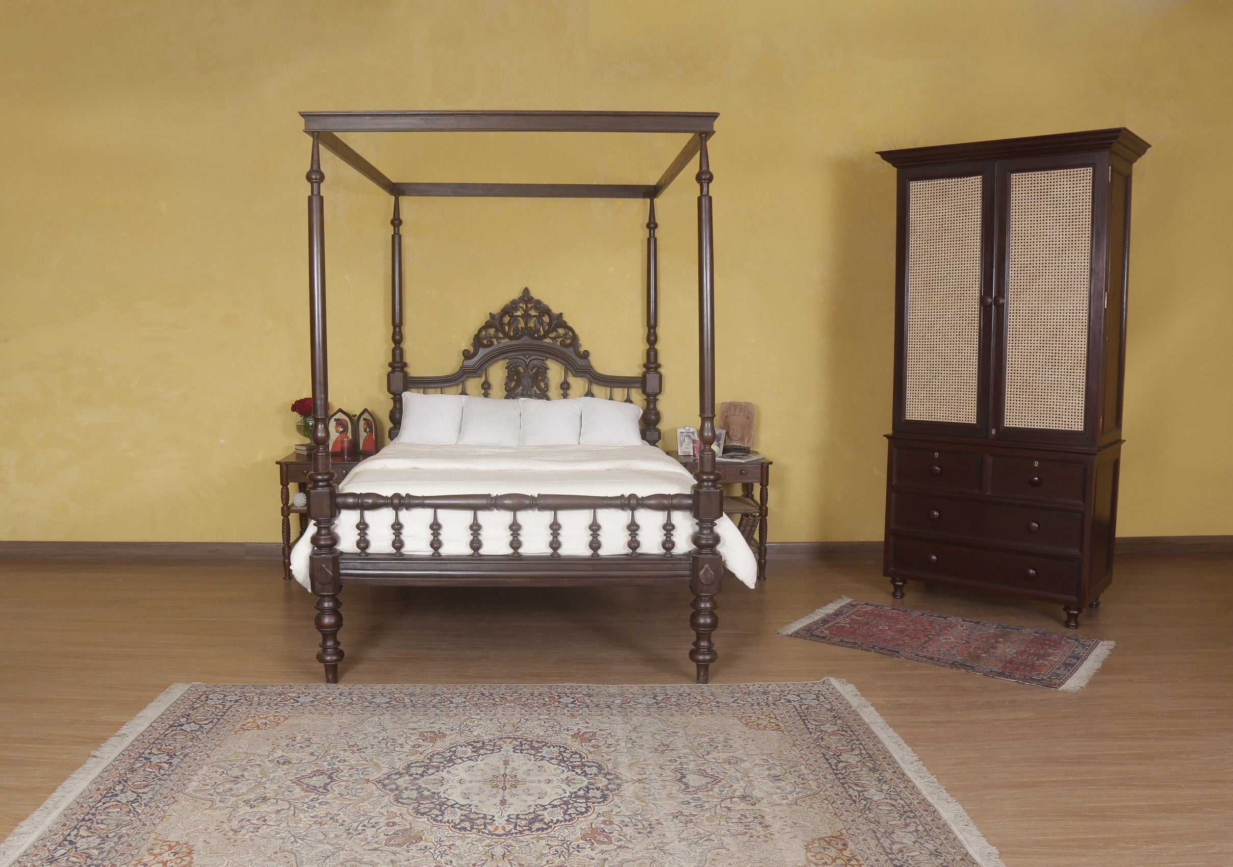 Warren Poster Bed