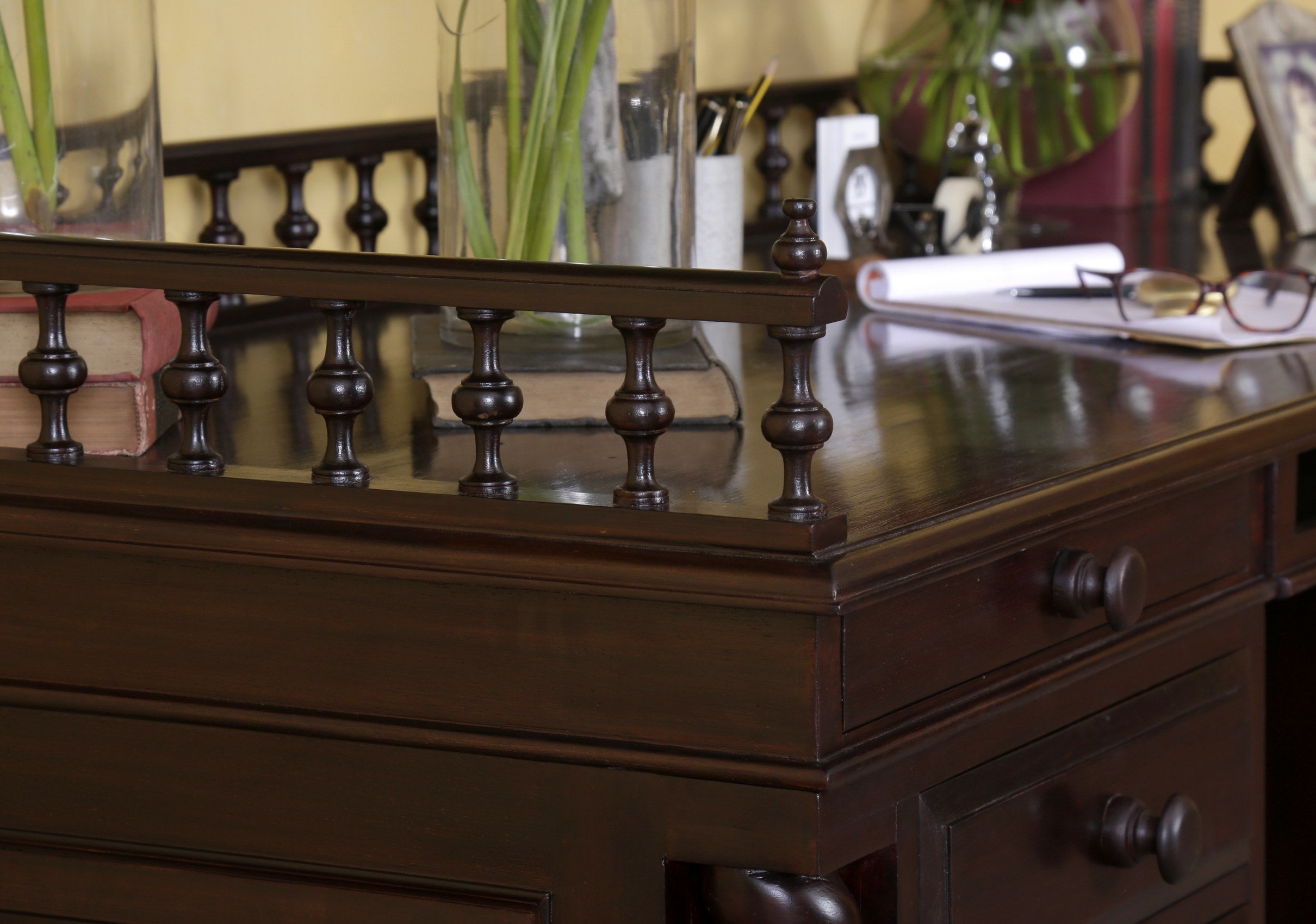 Dennis Gallery Desk
