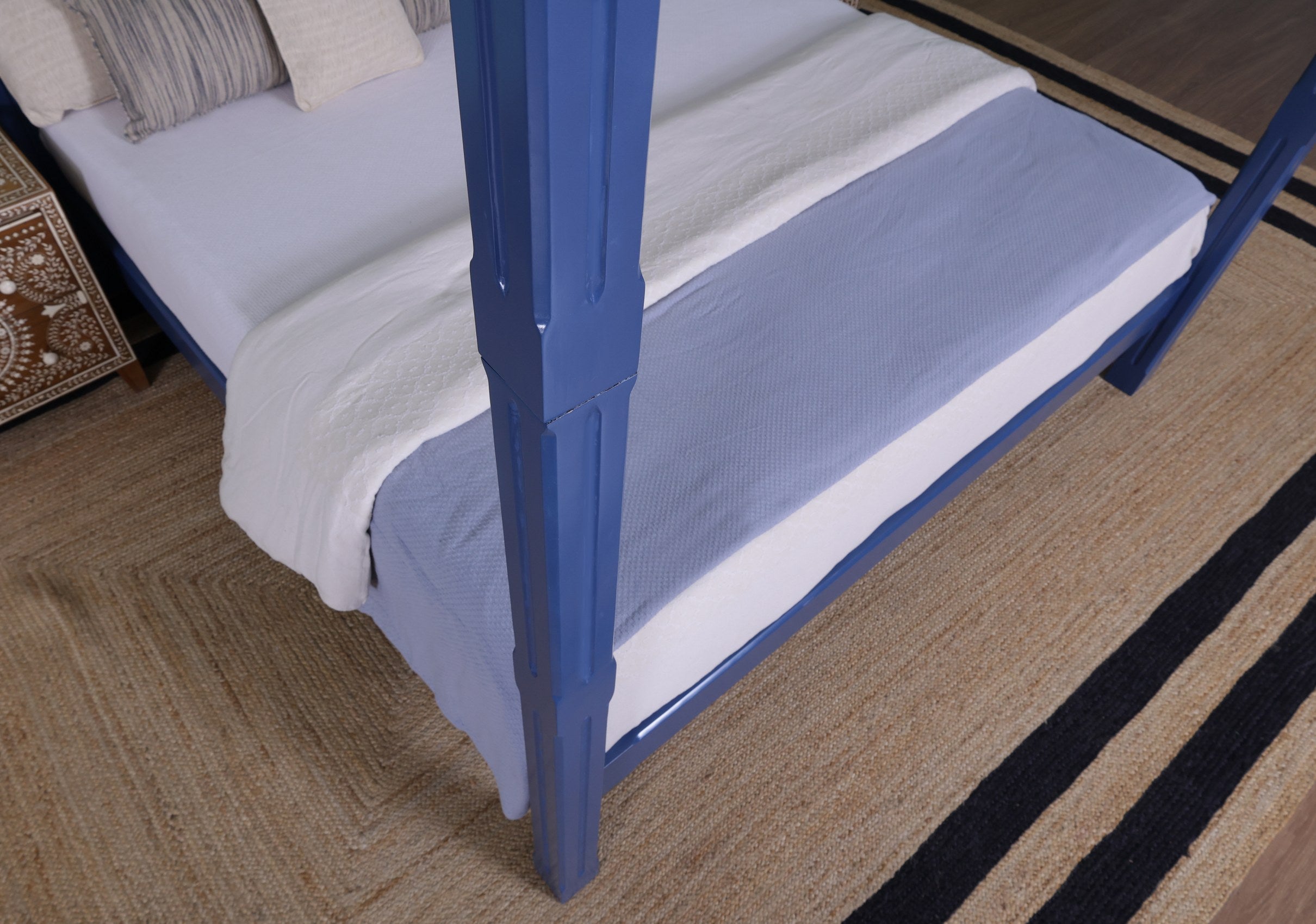 Prence Poster Bed