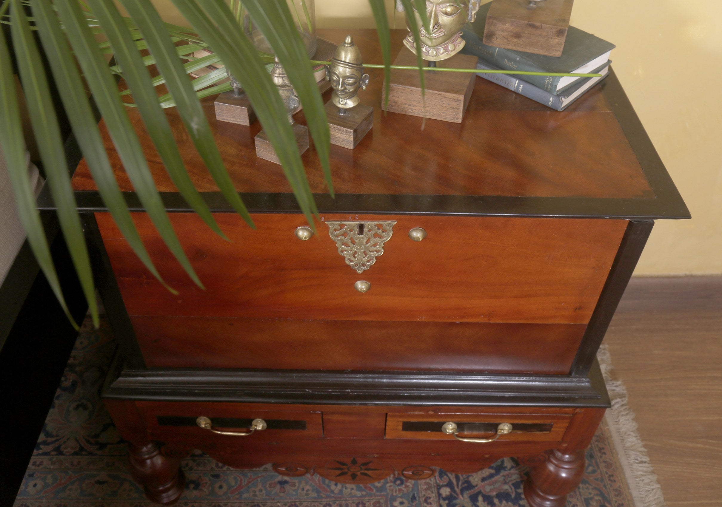 Vans Best Antique Nightstand