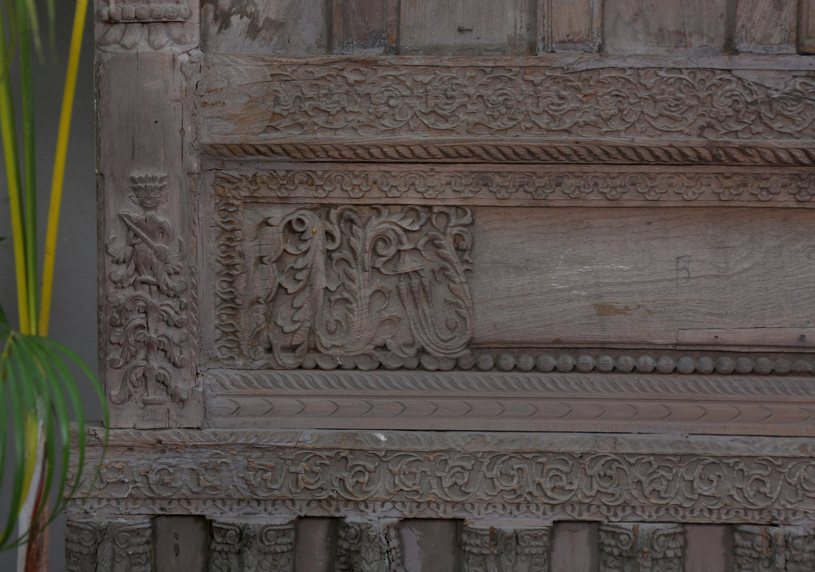 Macktavish Antique Jharokha