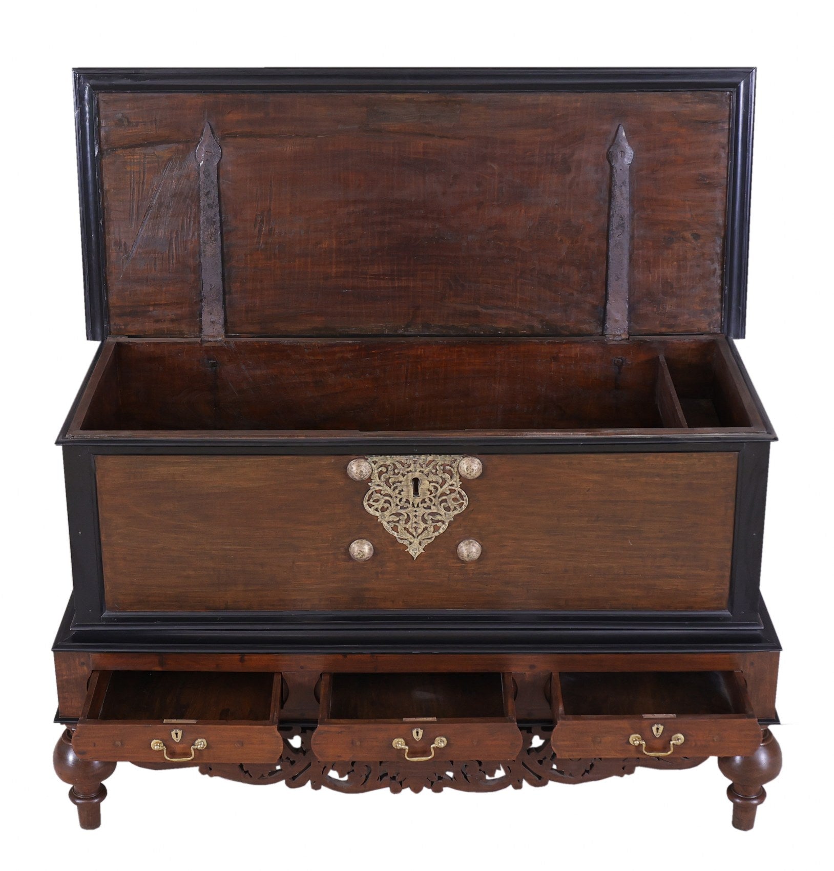 Beckett antique Chest