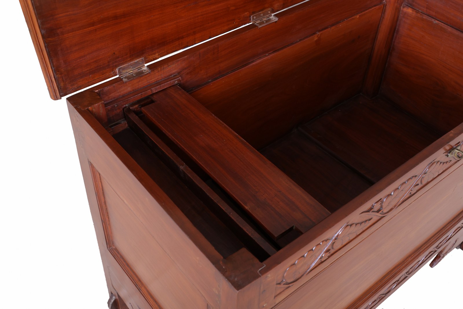 Stigand antique Chest