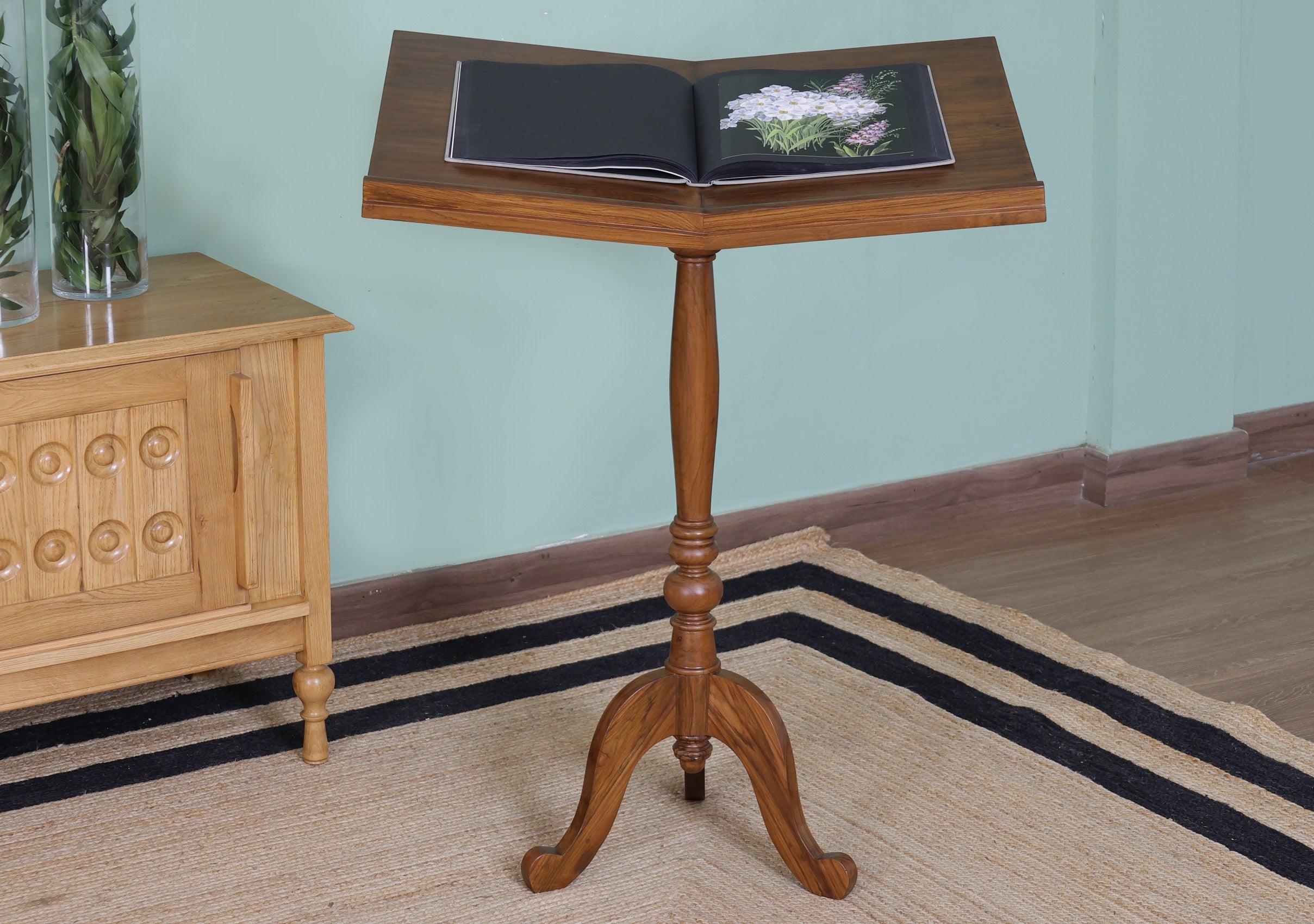 Welles Bookstand