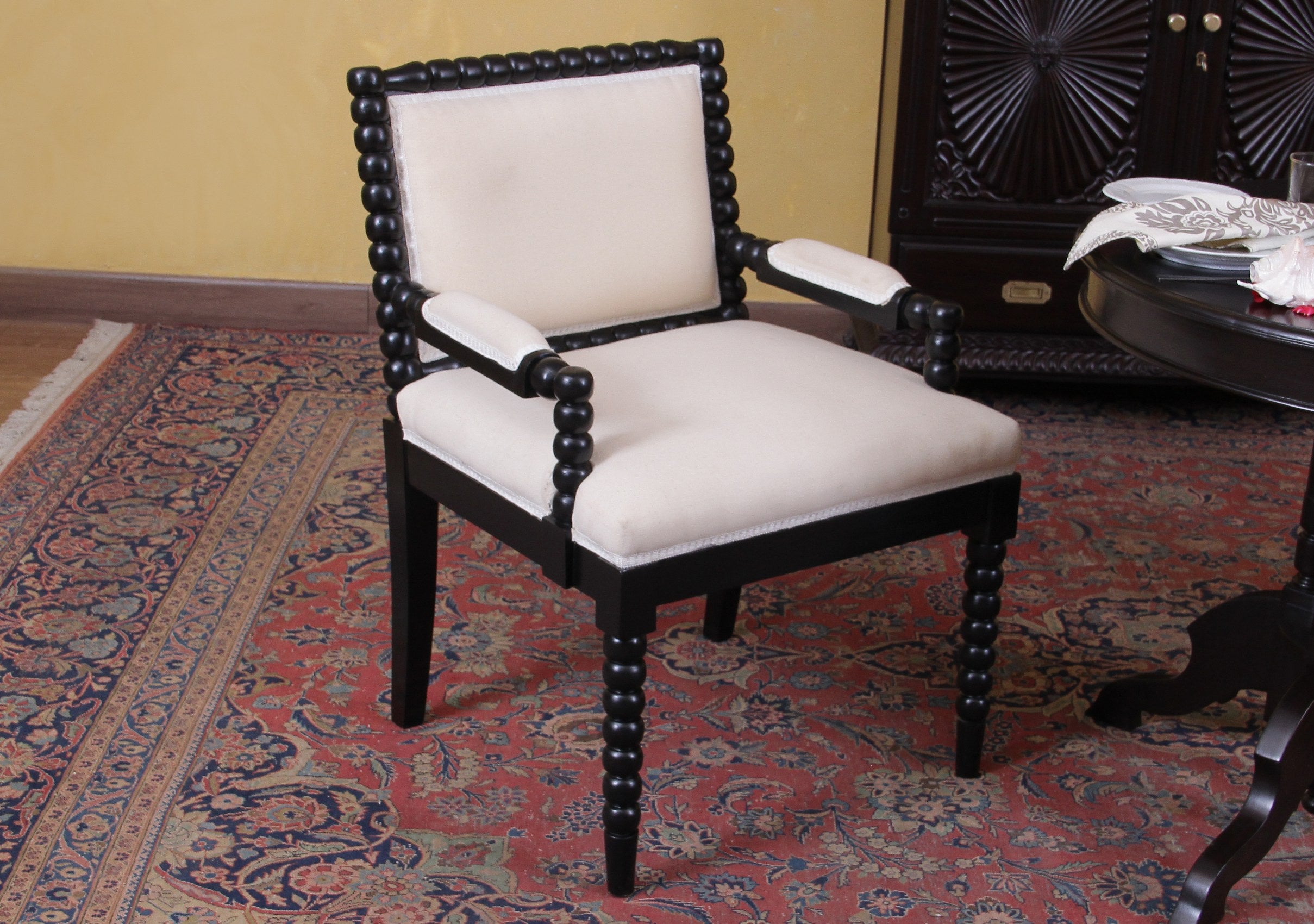 Philias Side Chair