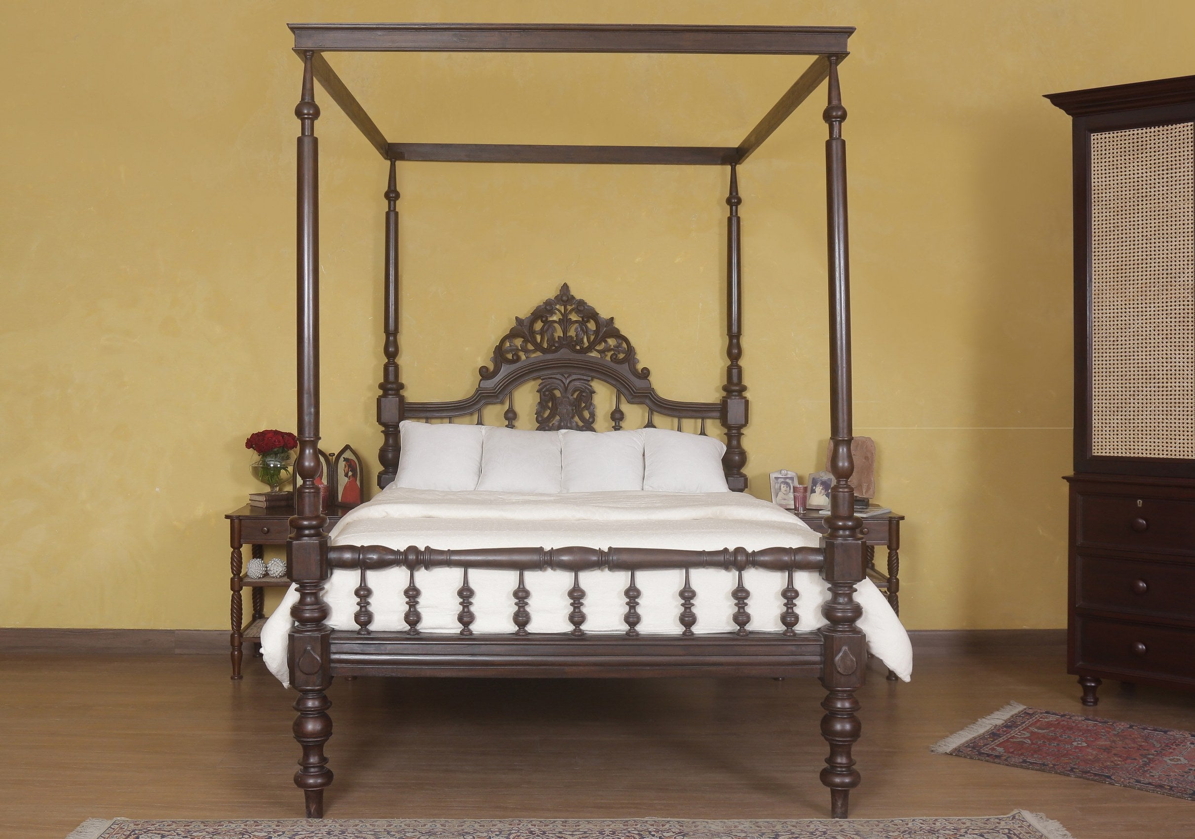 Warren Poster Bed