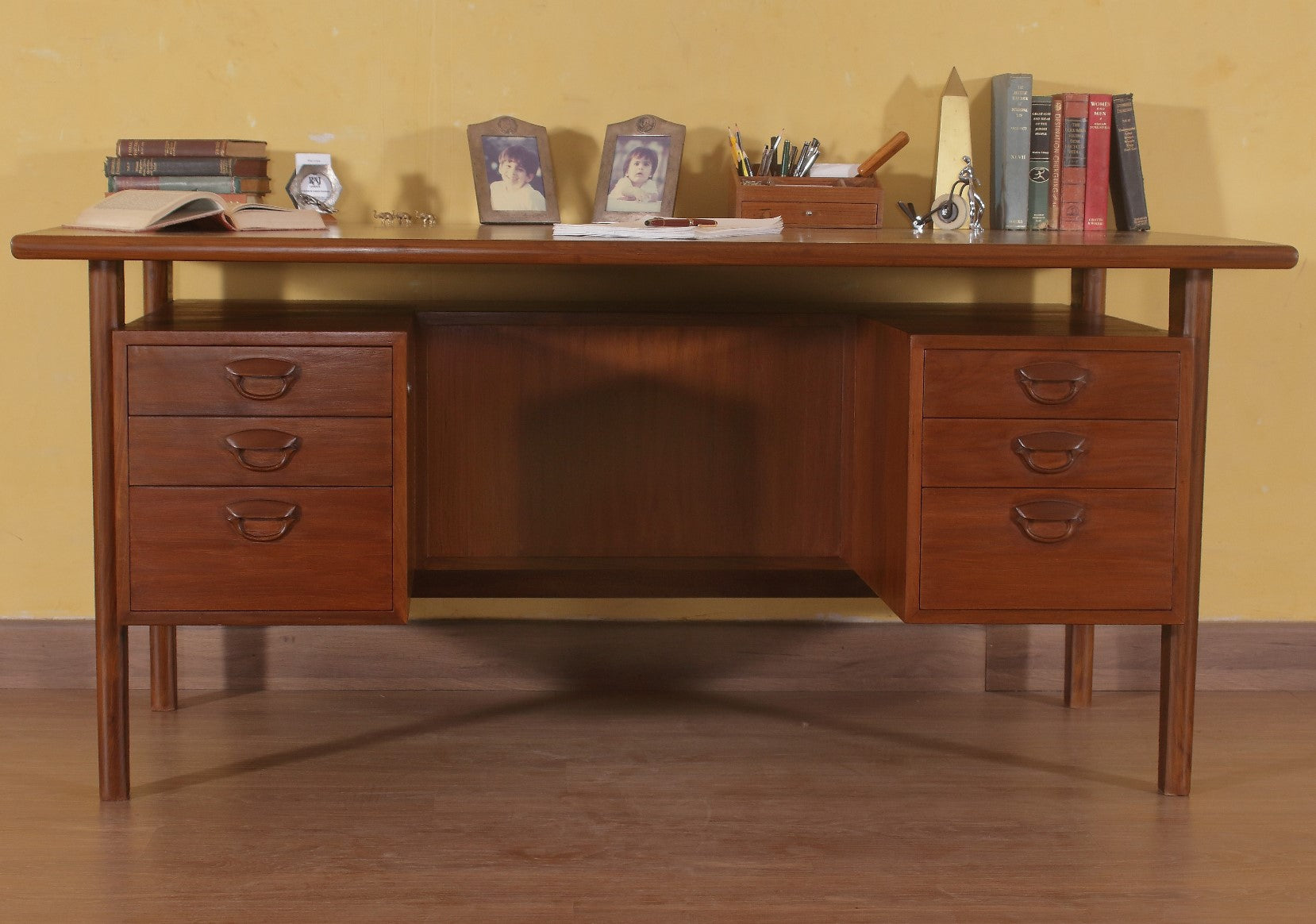 Wilberforce Desk