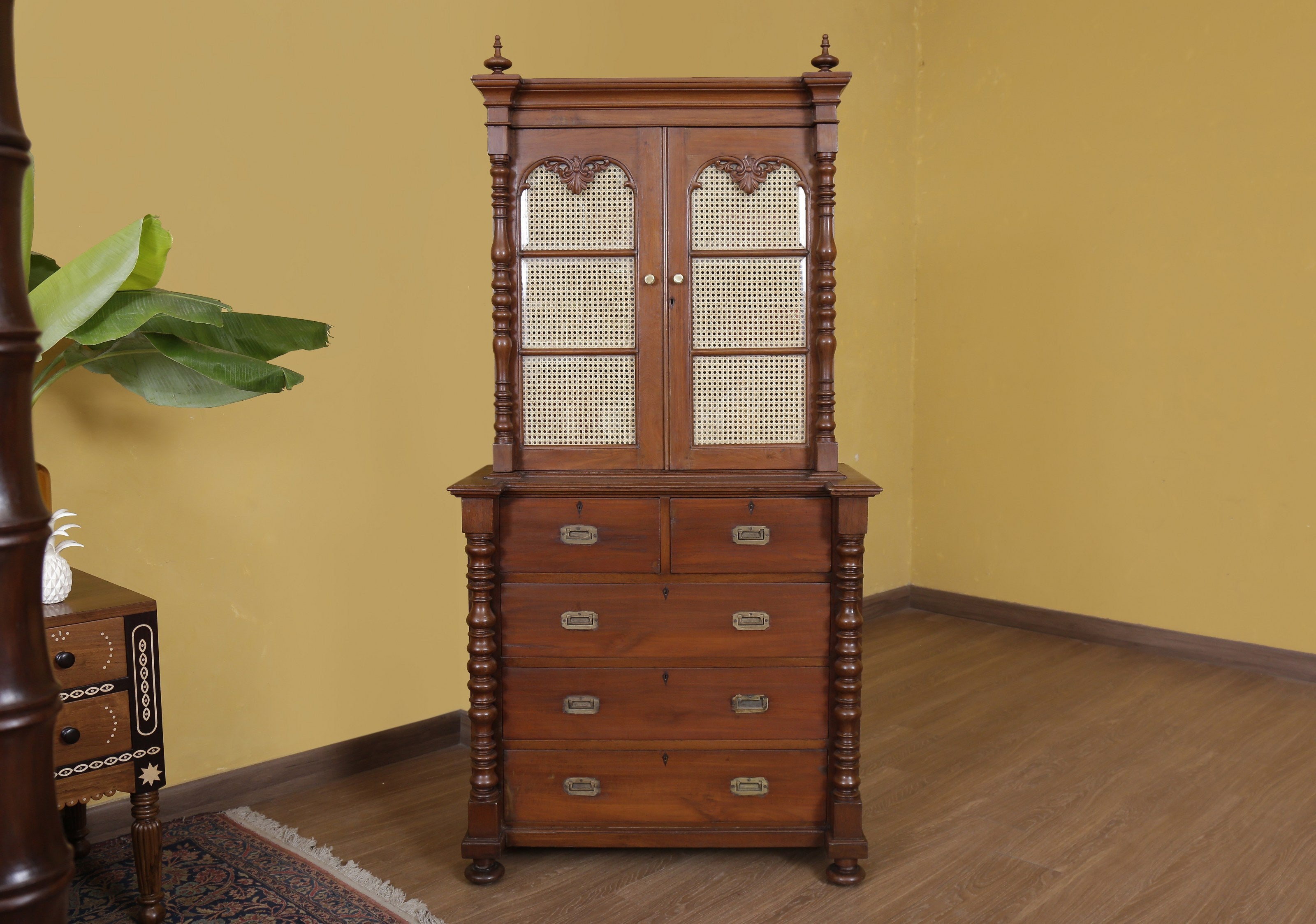 Thorpe Crockery Cabinet