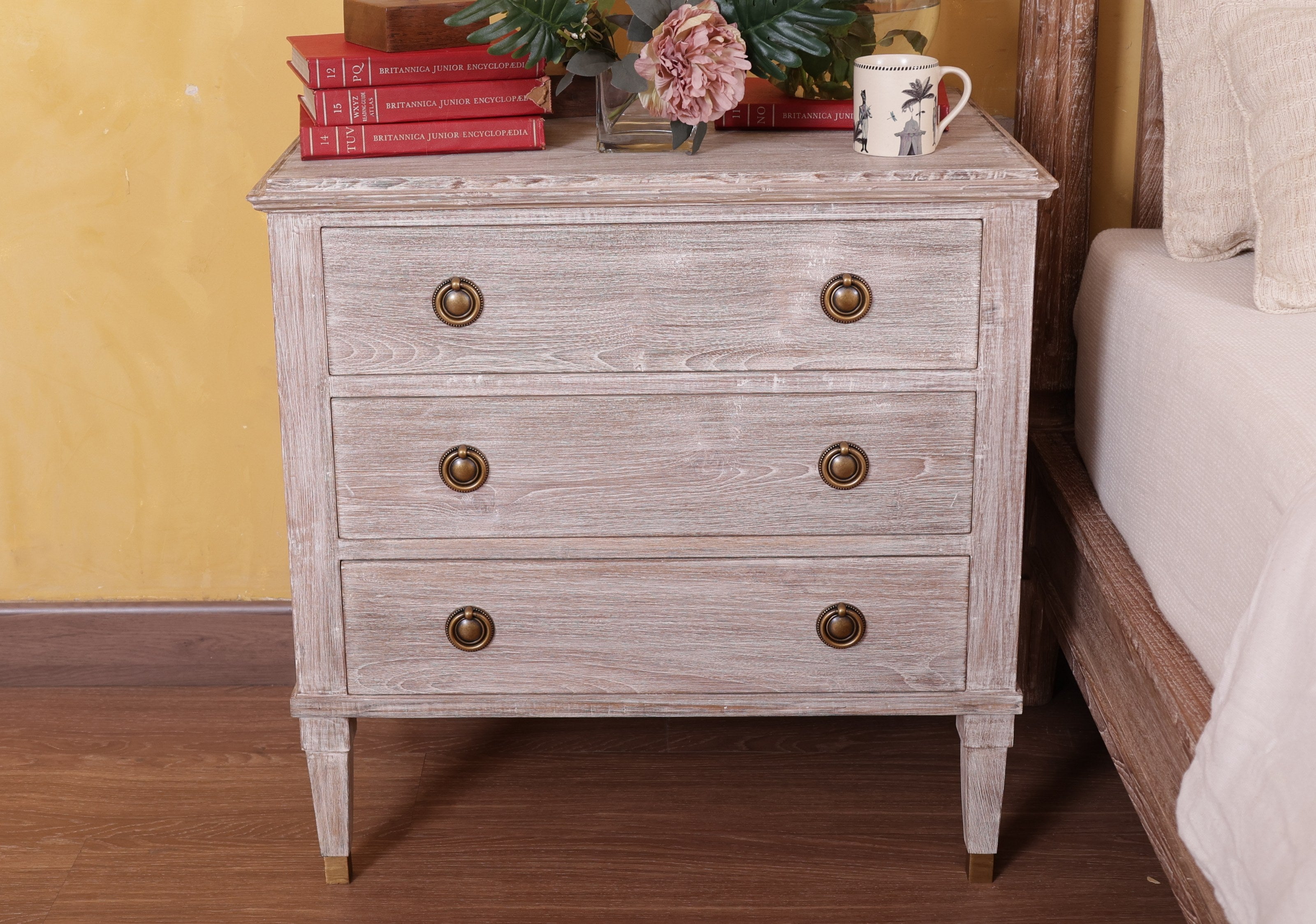 Loghlen Nightstand