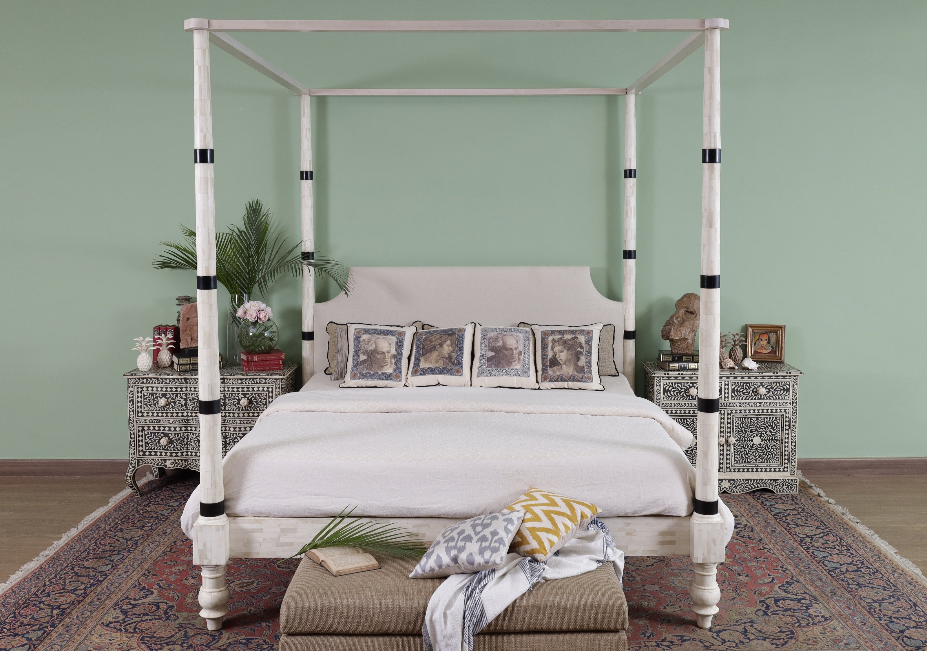 Kalvin Inlaid Poster Bed
