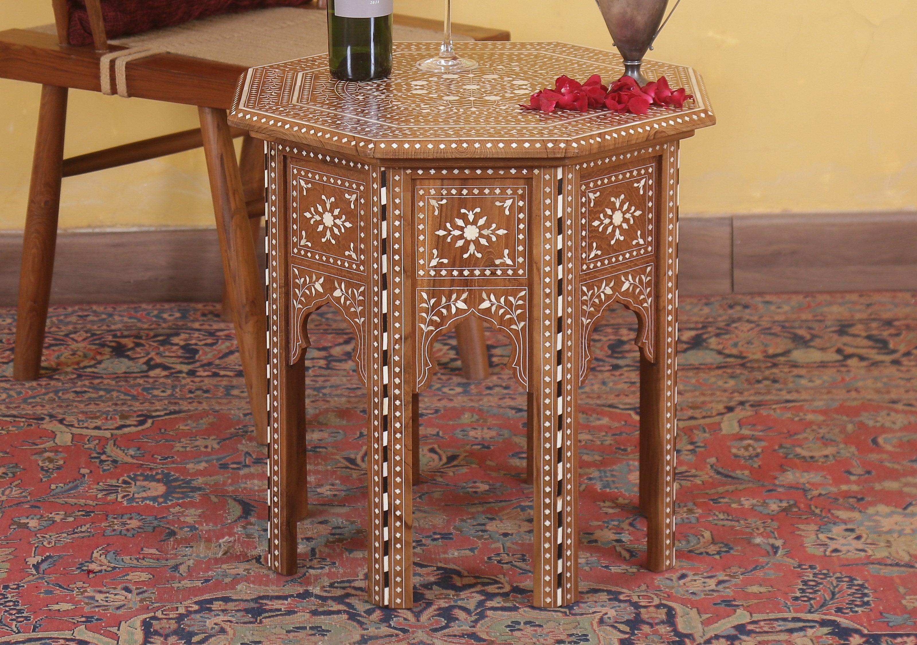 Lyron Table