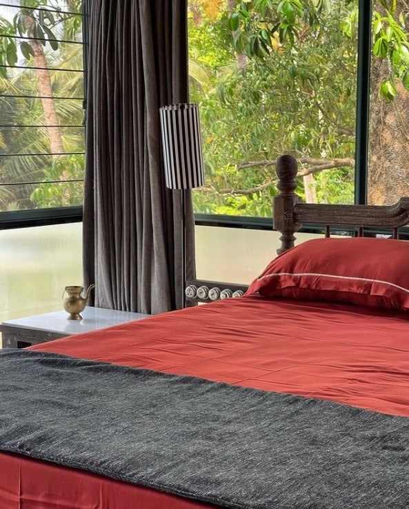 Glass House in Kerala is Modern and Devine