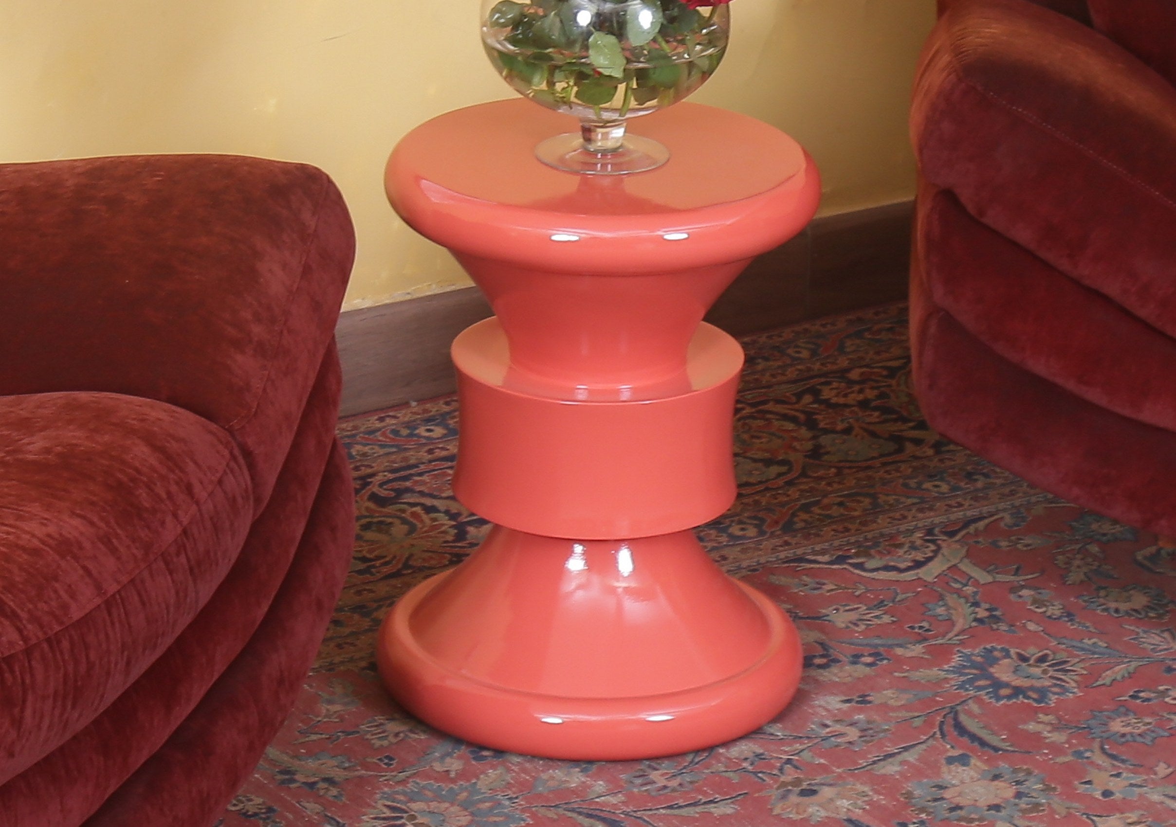 Laura Table
