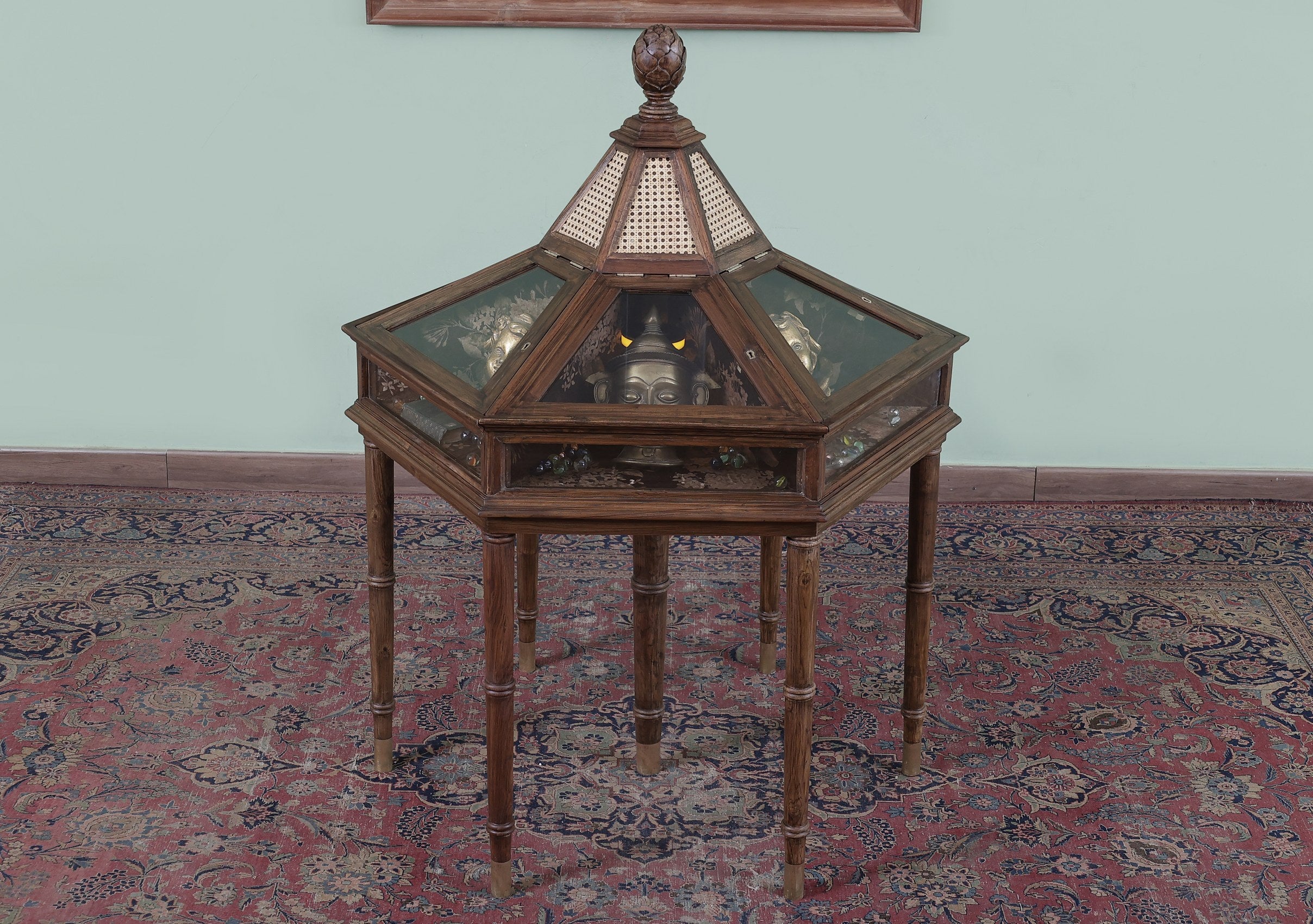 Harlan Hexagonal Showcase