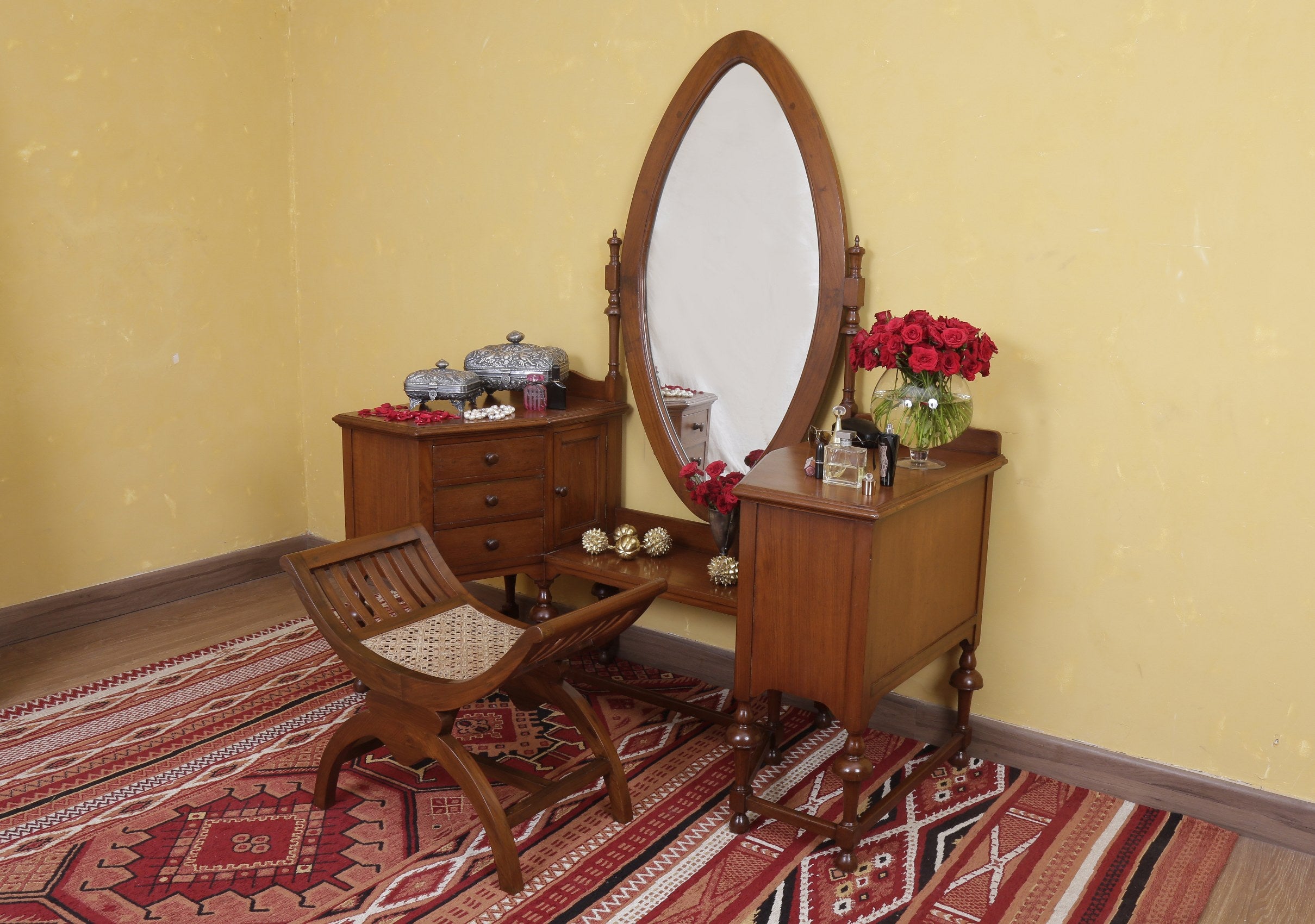 Edinburgh Antique Dressing Table
