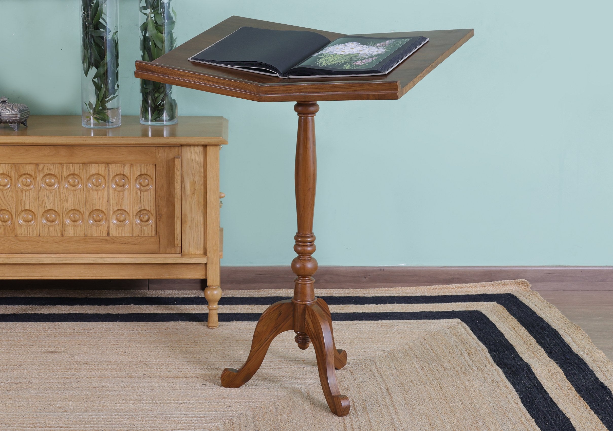 Welles Bookstand