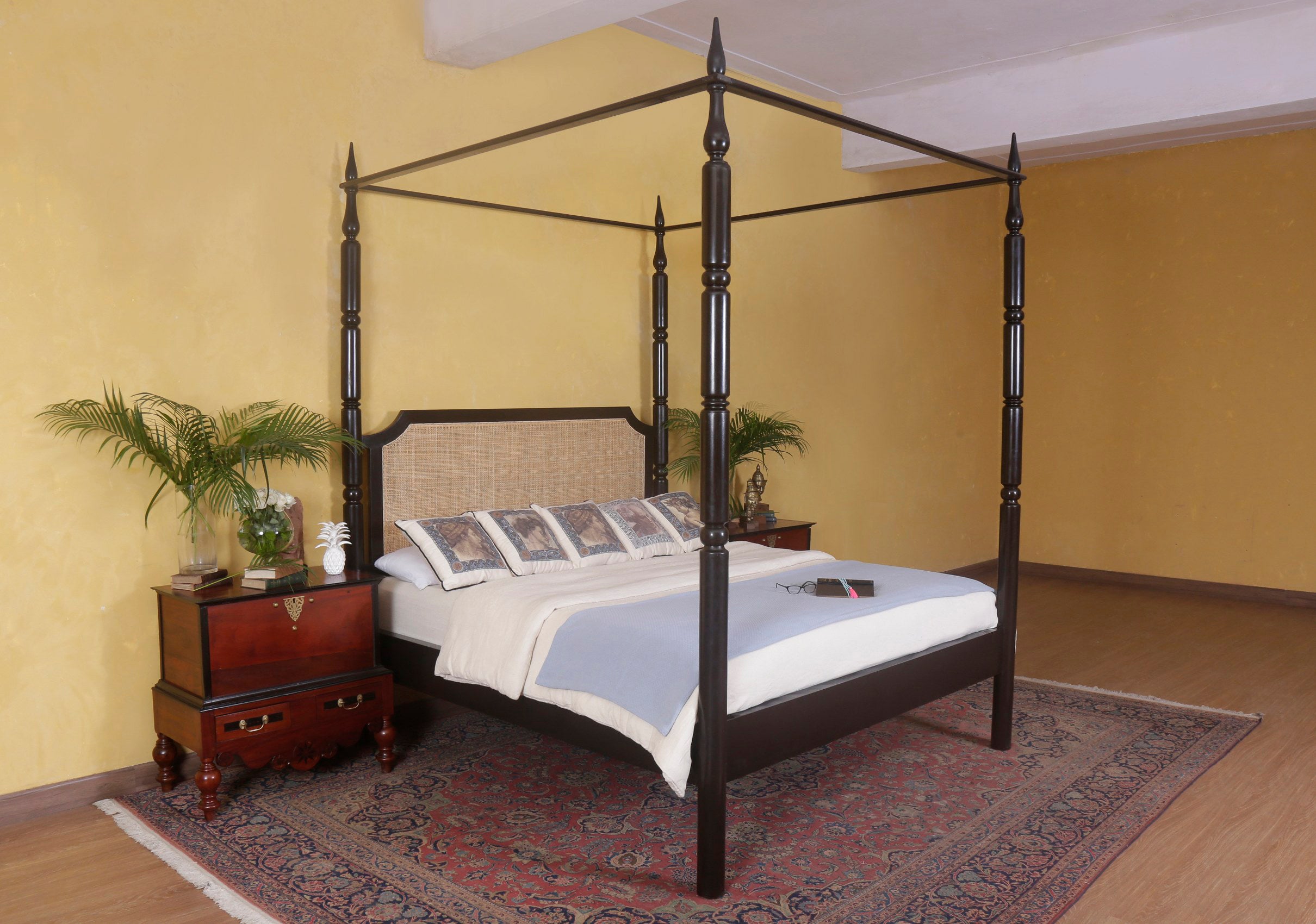 Warwick Poster Bed