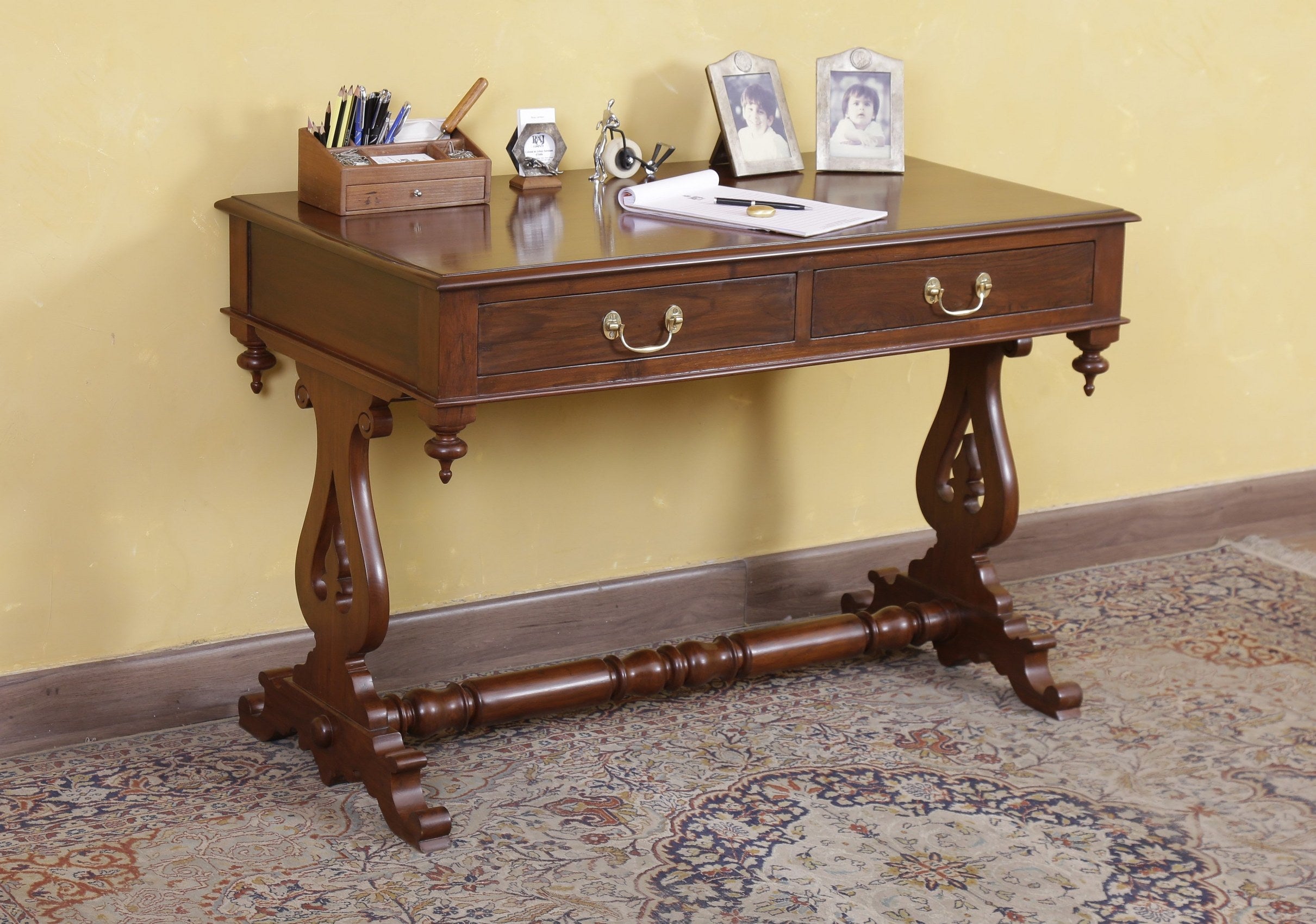 Harley Desk