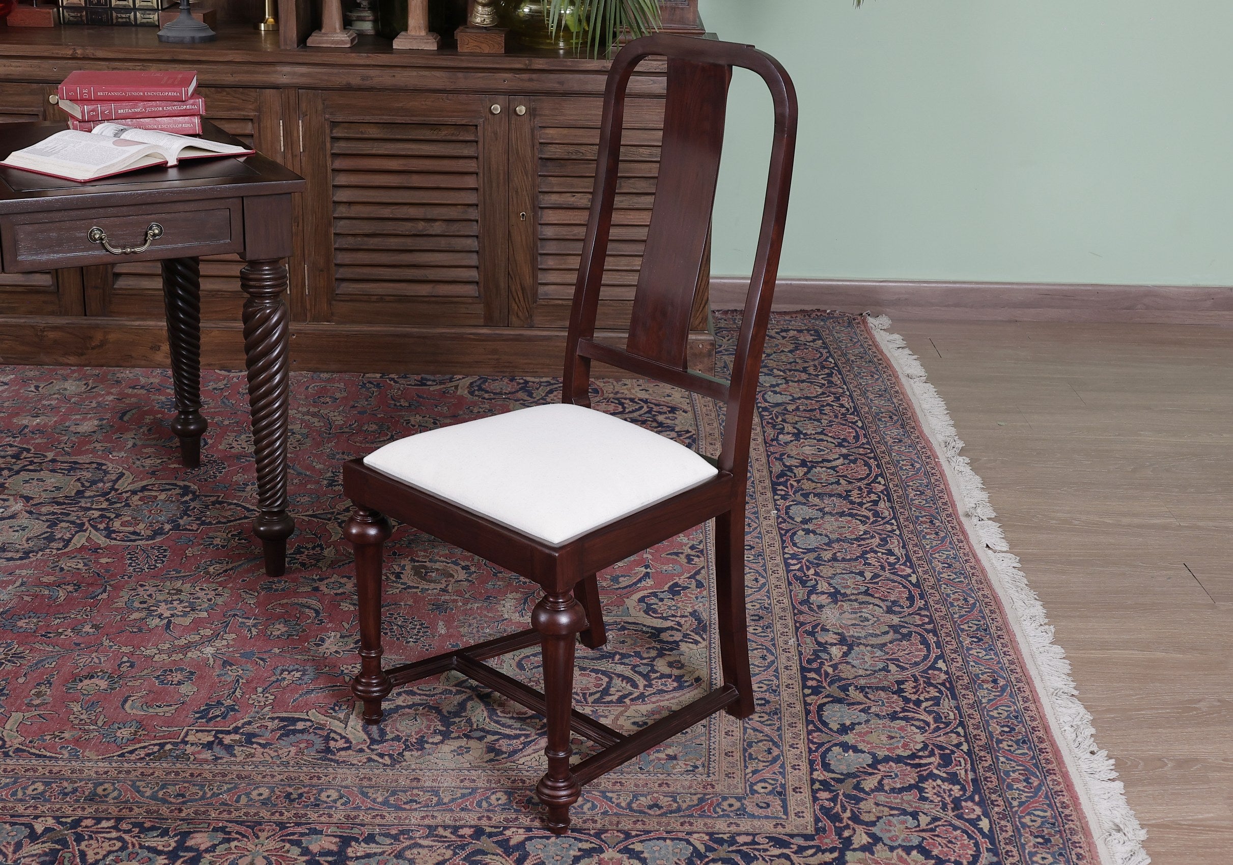 Qualberg Chair