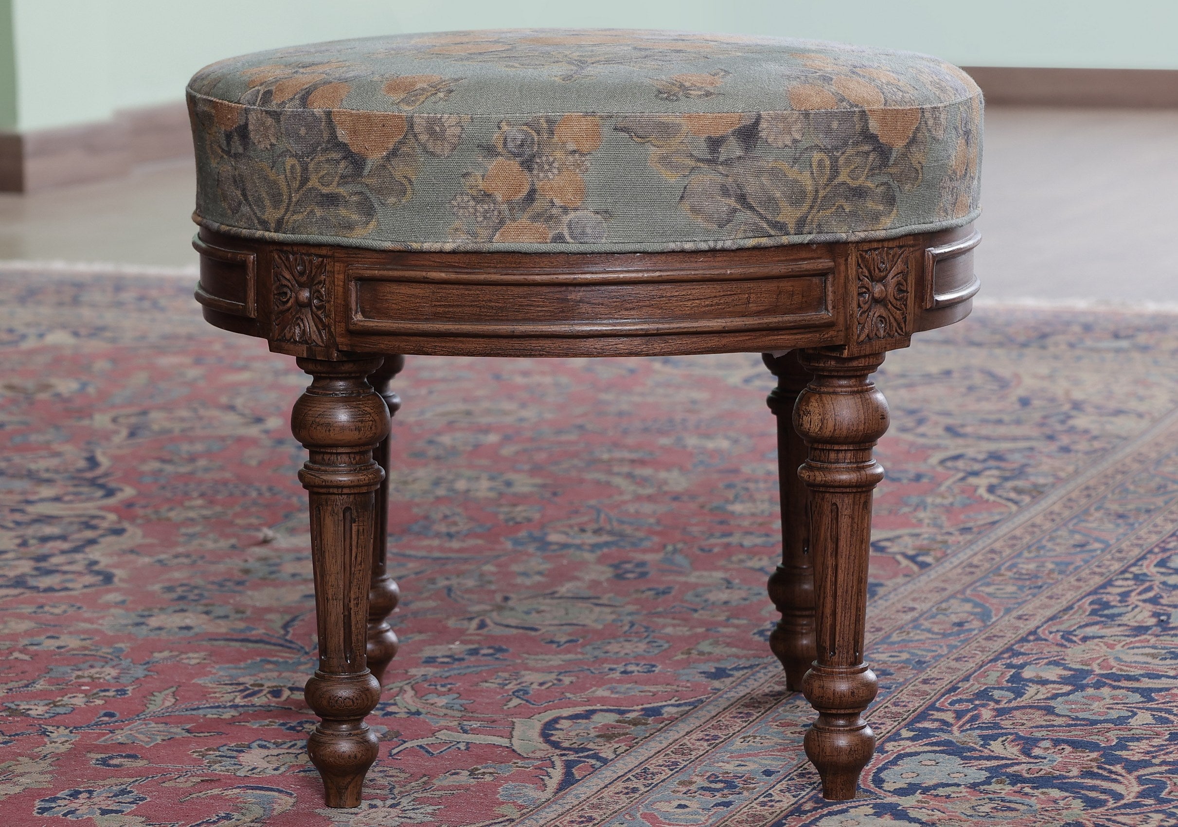 Sibourg Stool