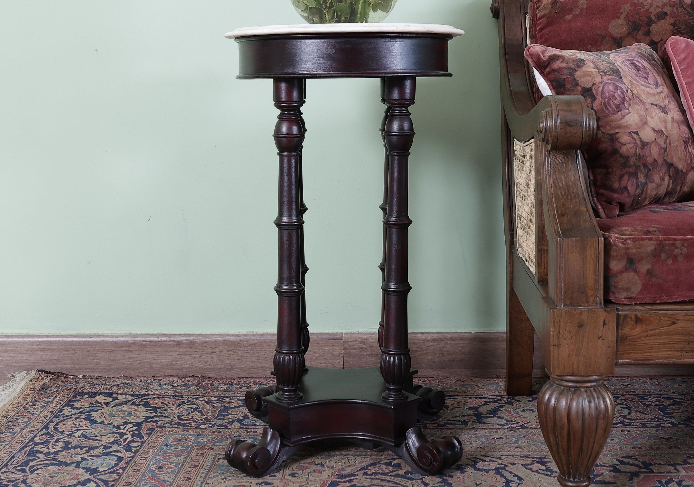 Thynne Table