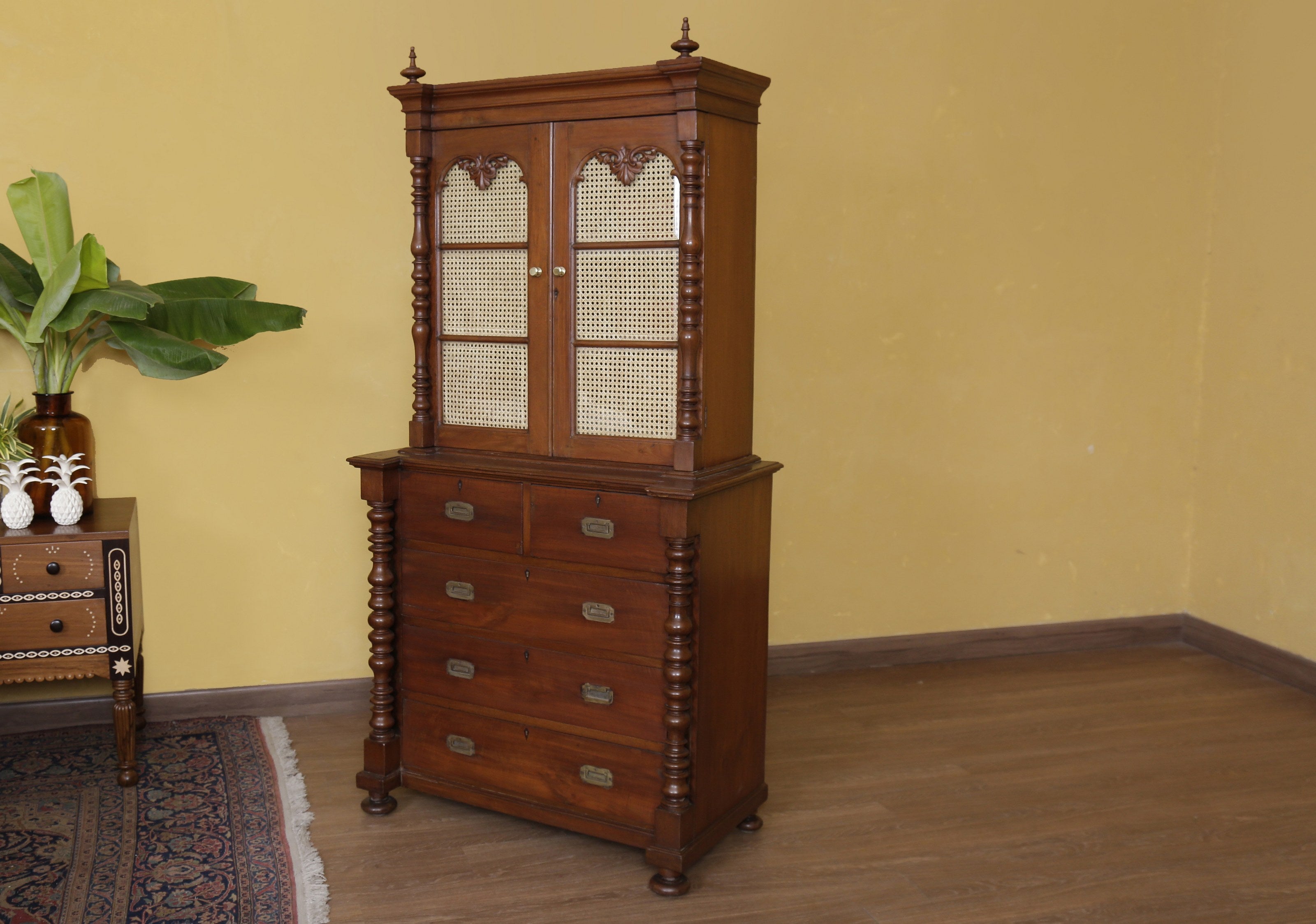 Thorpe Crockery Cabinet
