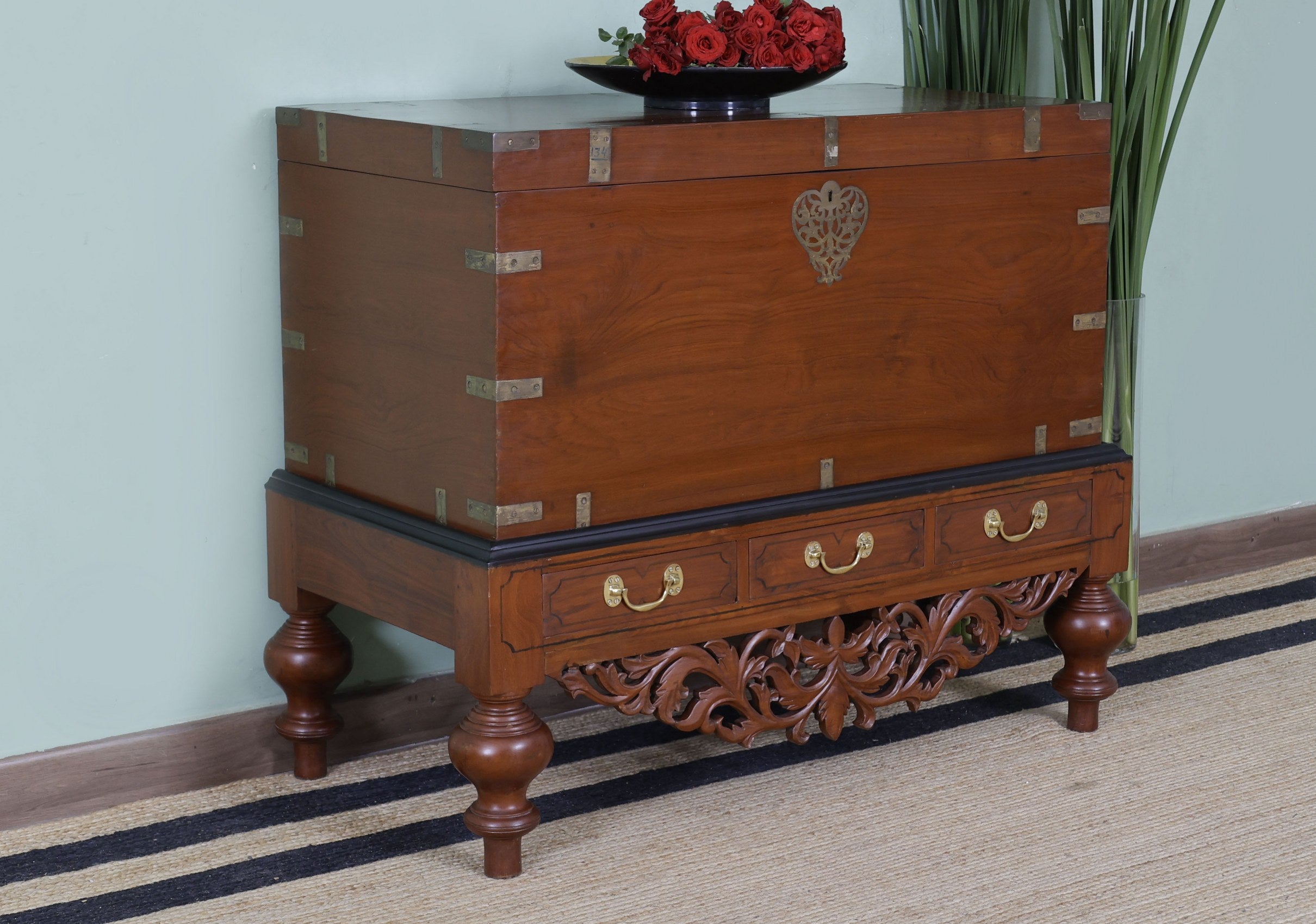 Lestan antique Chest