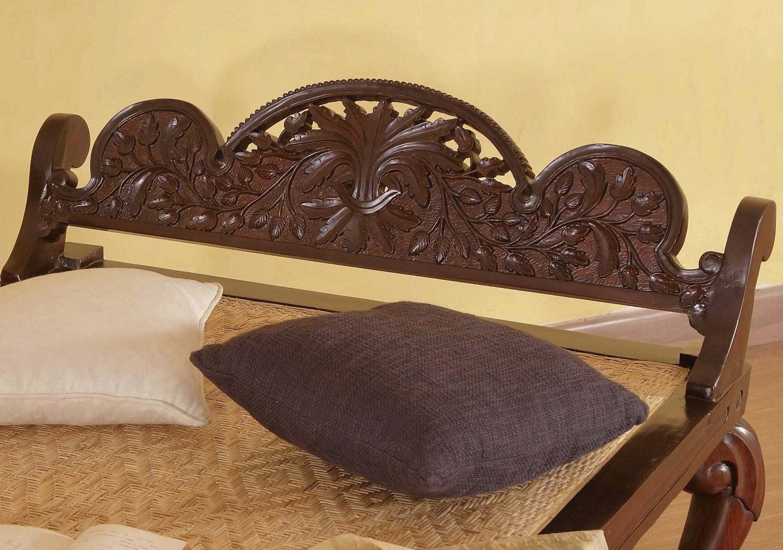 Broun Day Bed