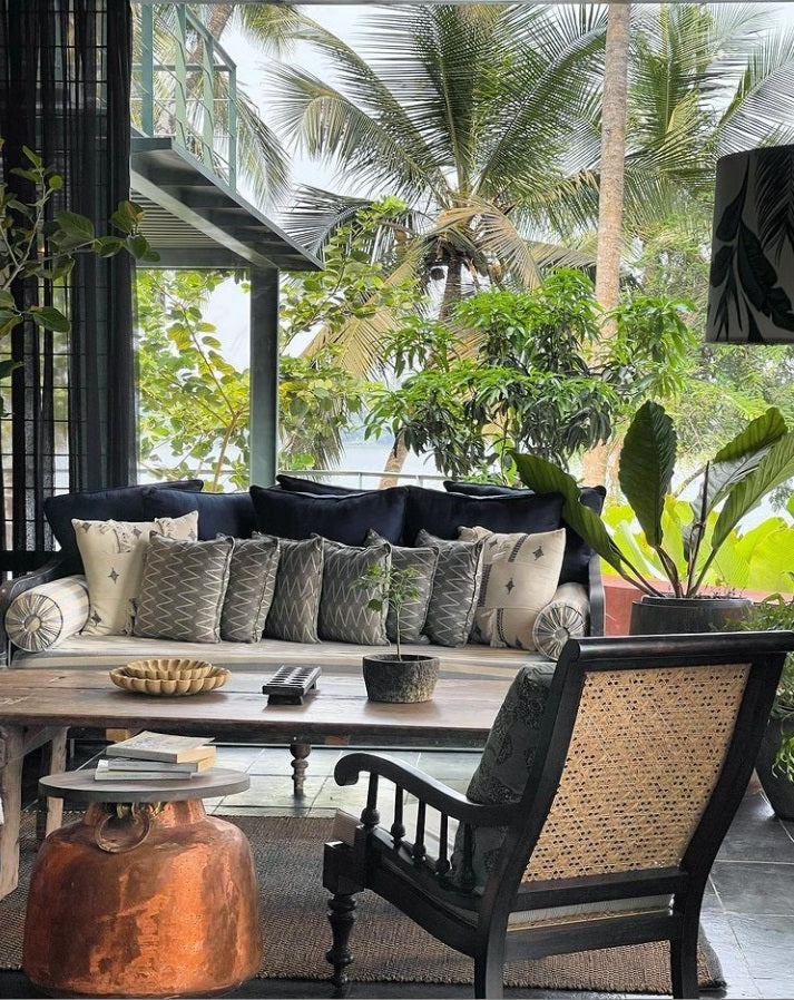Glass House in Kerala is Modern and Devine