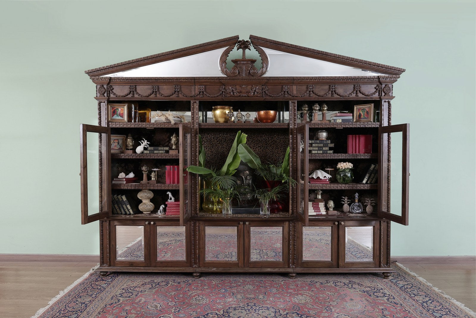 Dauphin Cabinet